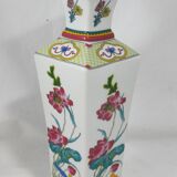 small famille rose vase in Chinese porcelain China