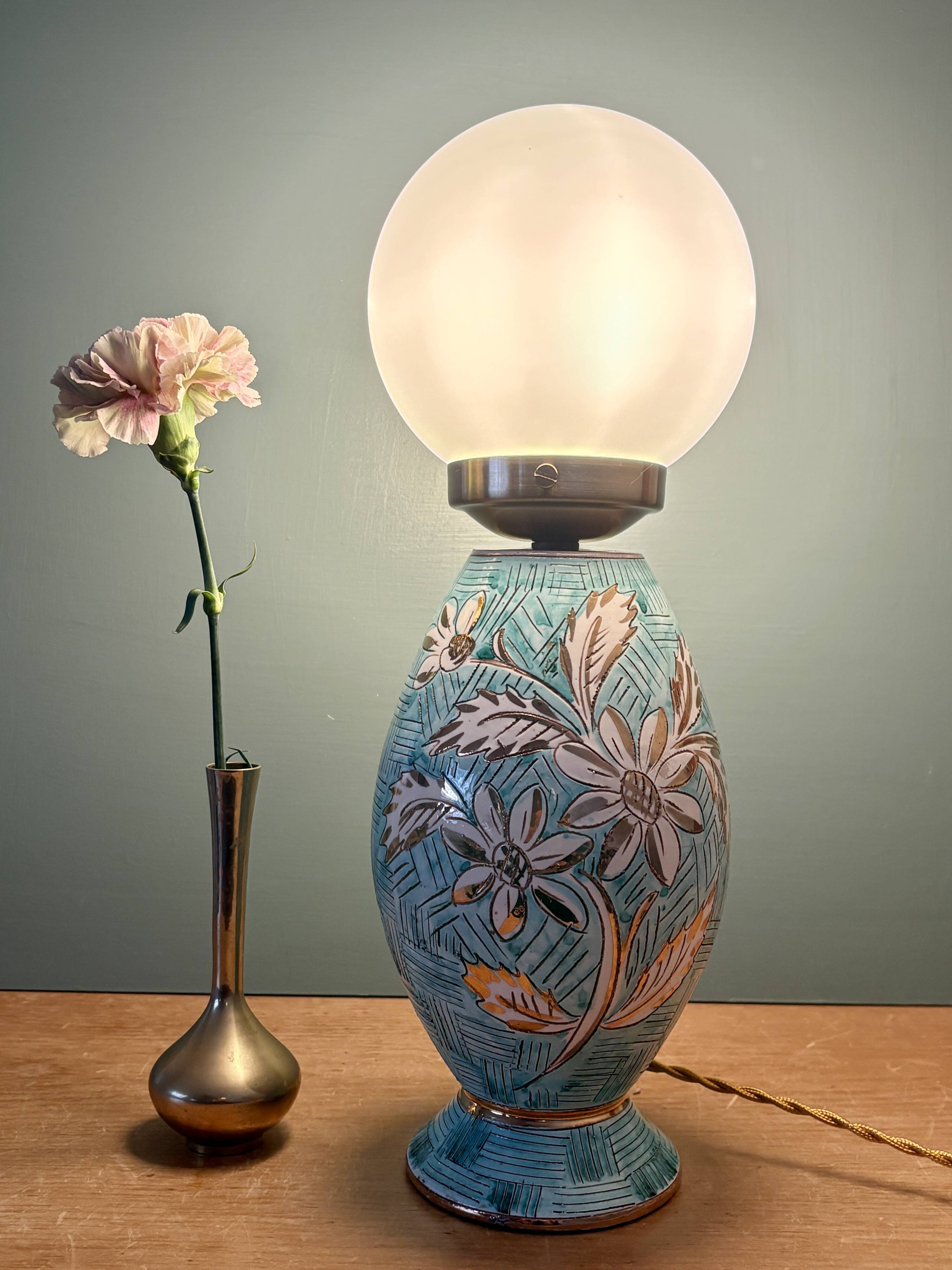 Lampe vintage en céramique et opaline blanche.