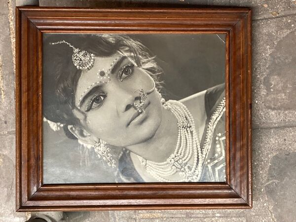 Femme au regard énigmatique (Inde années 70/80)