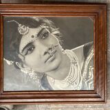Woman with an enigmatic gaze (India 70s/80s)