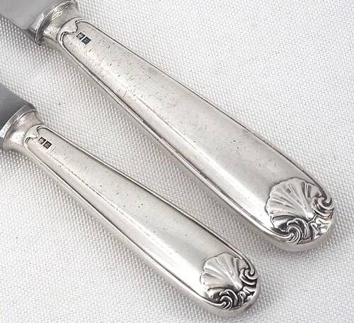 Alfénide Christofle Louvois Shell, 24 knives: 12 dinner knives + 12 cheese knives.