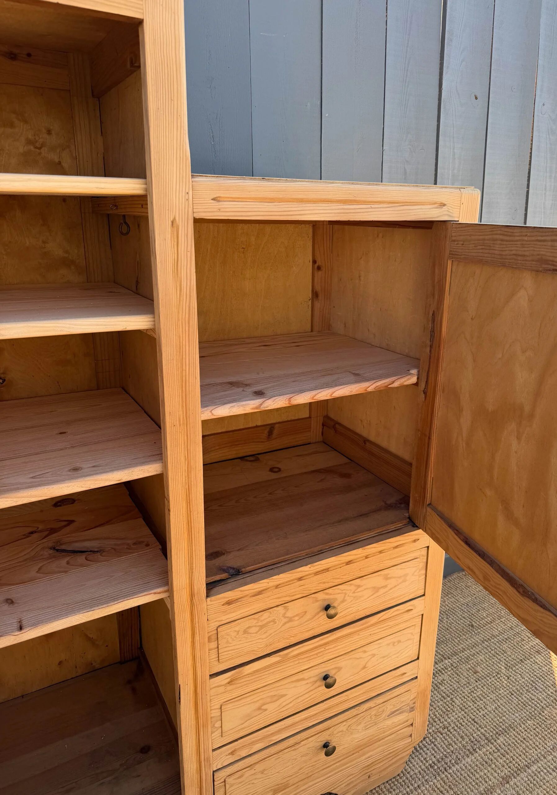 Armoire asymétrique