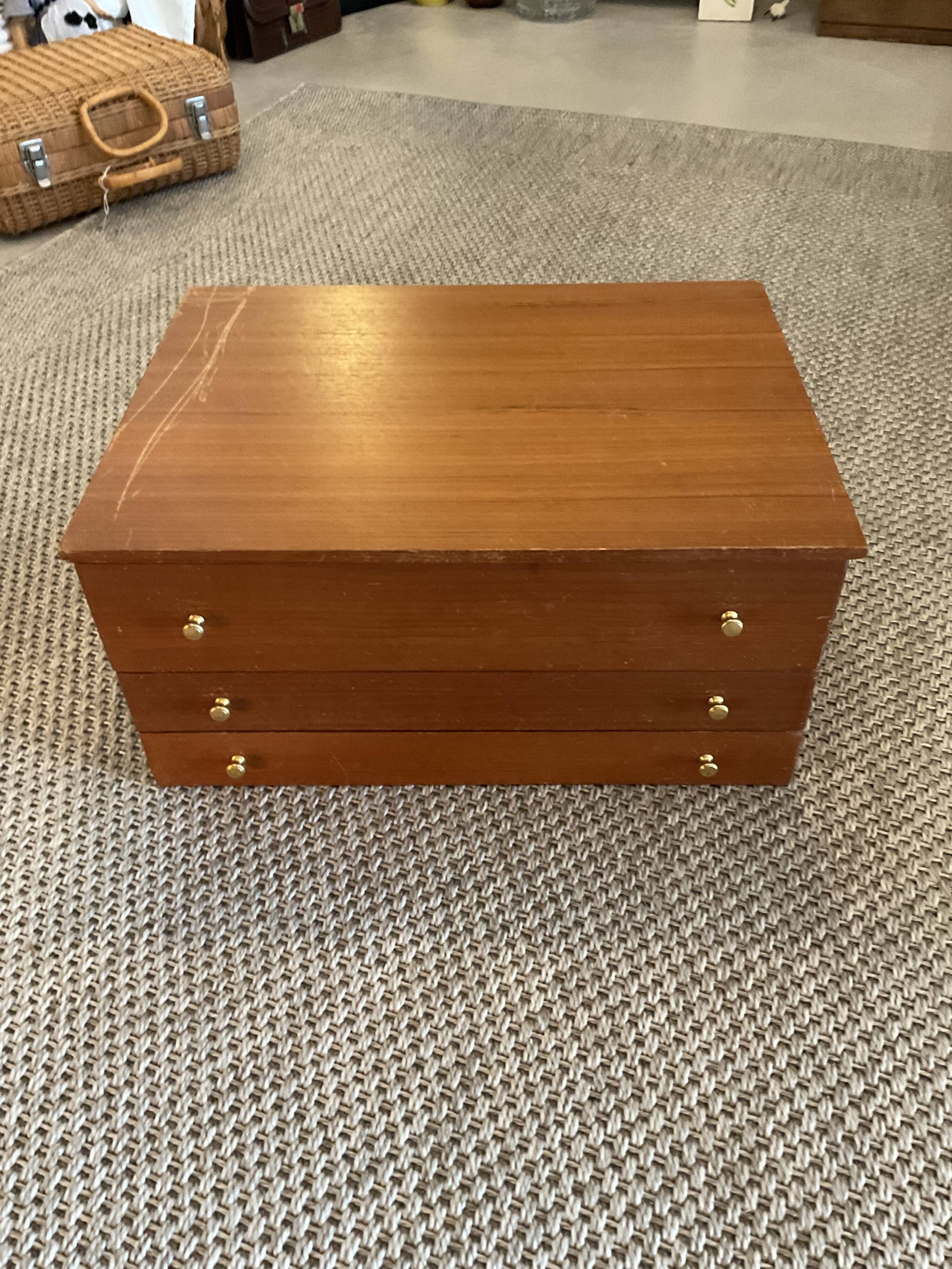 Household box 3 drawers. 101 pieces
