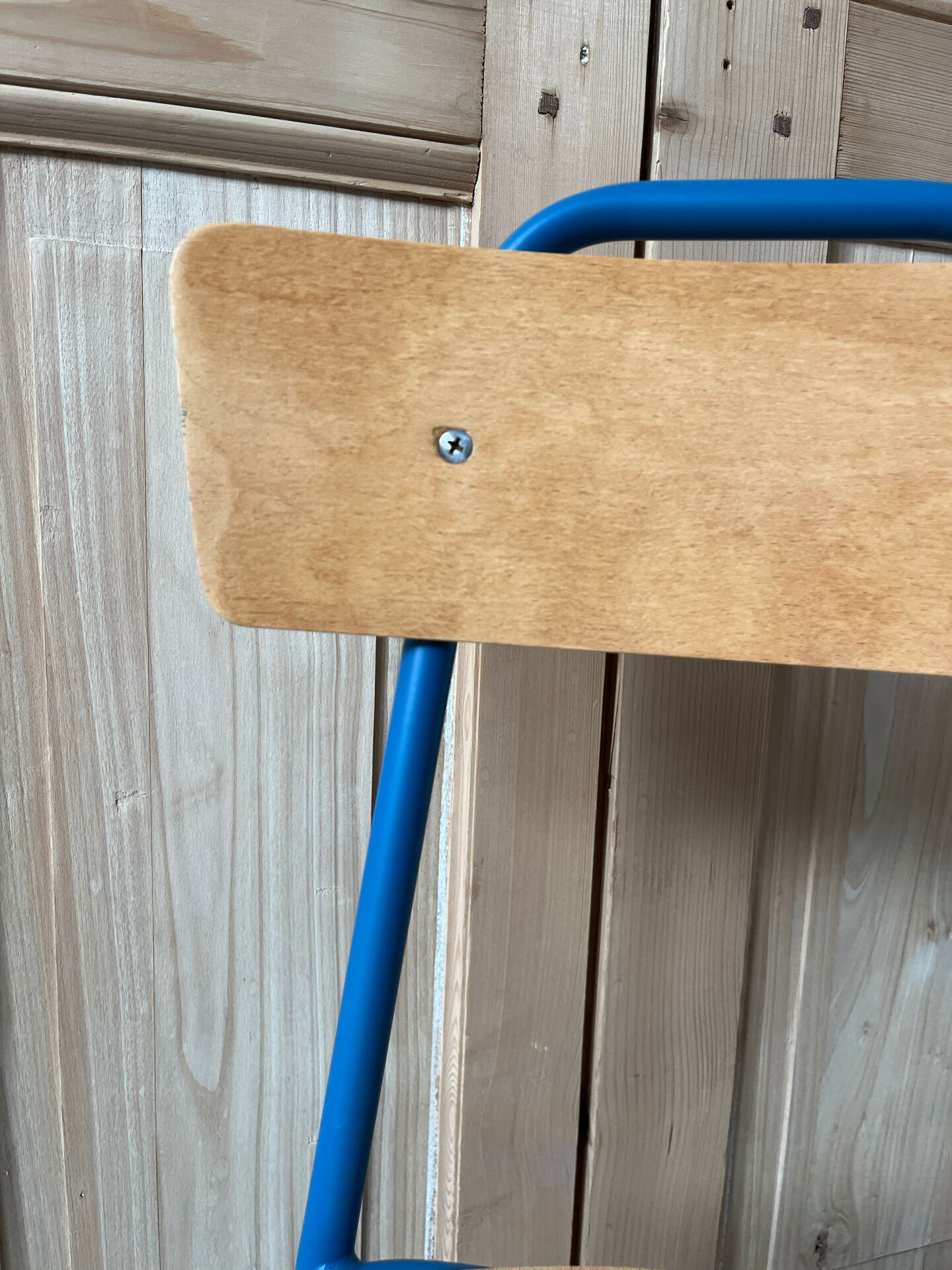 Chaise d'école vintage rénovée