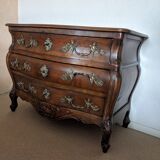 Curved chest of drawers