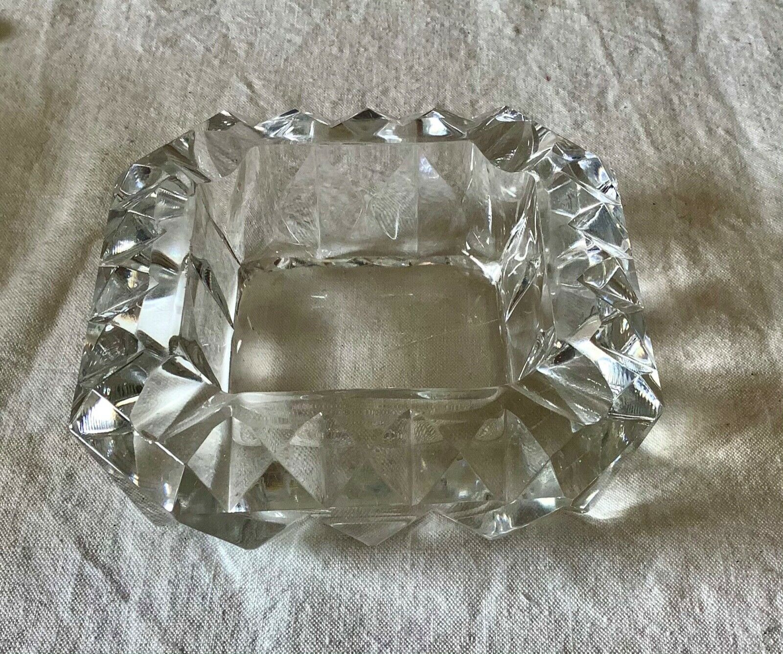 Cendrier en cristal taillé signé Val Saint Lambert
