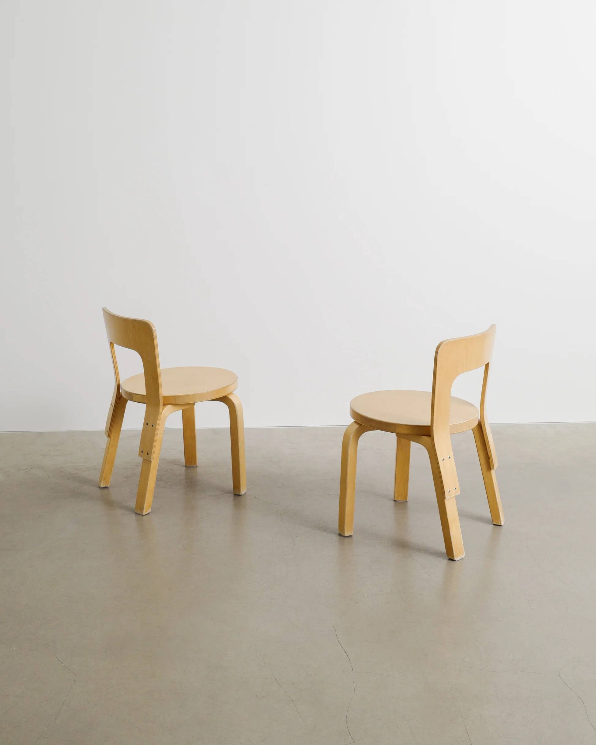 Paire de chaises pour enfant en bois N65 par Alvar Aalto, Finlande années 1990