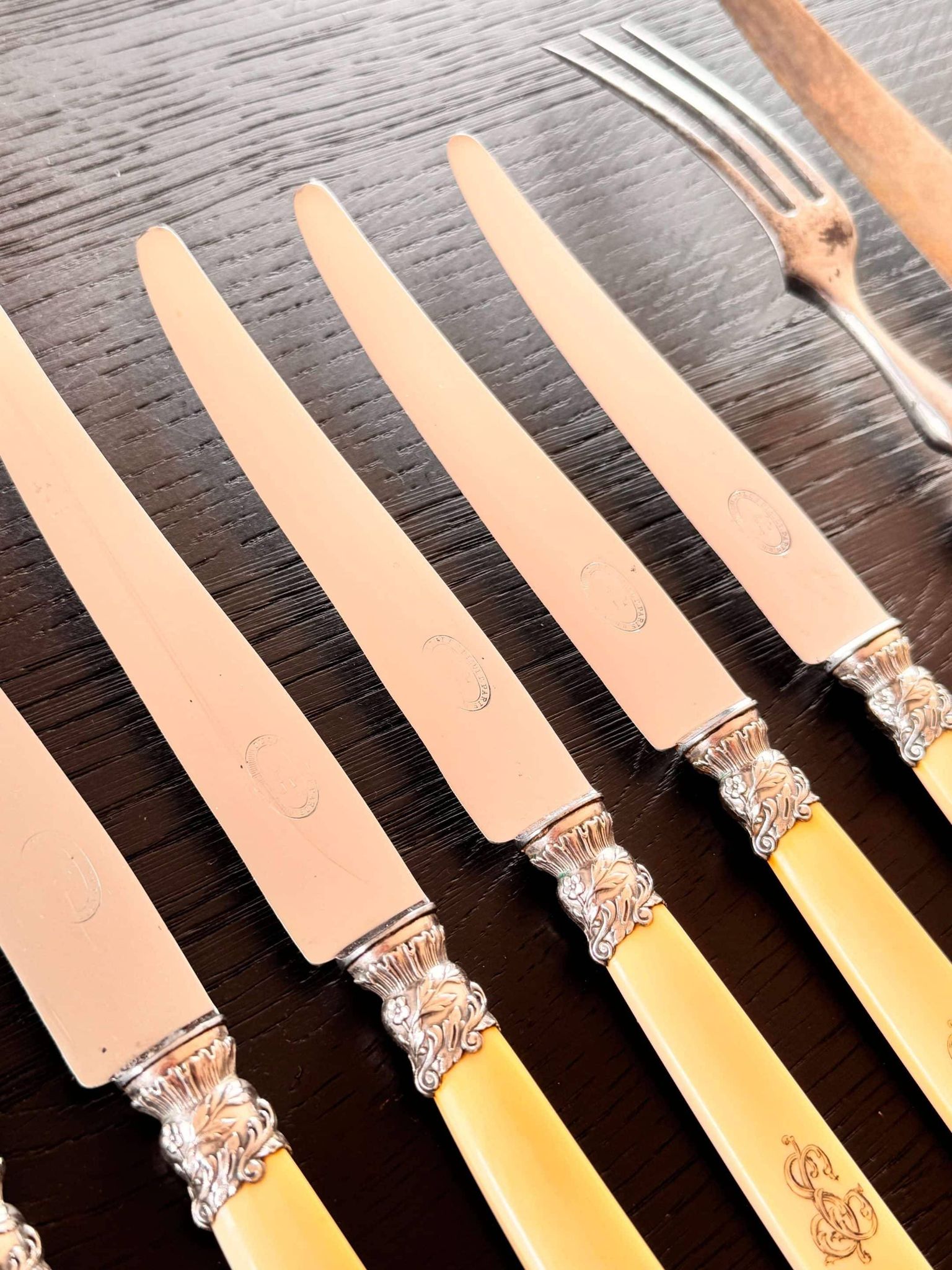 12 Robert Linzeler knives and leg of lamb set for Jules Piault Paris