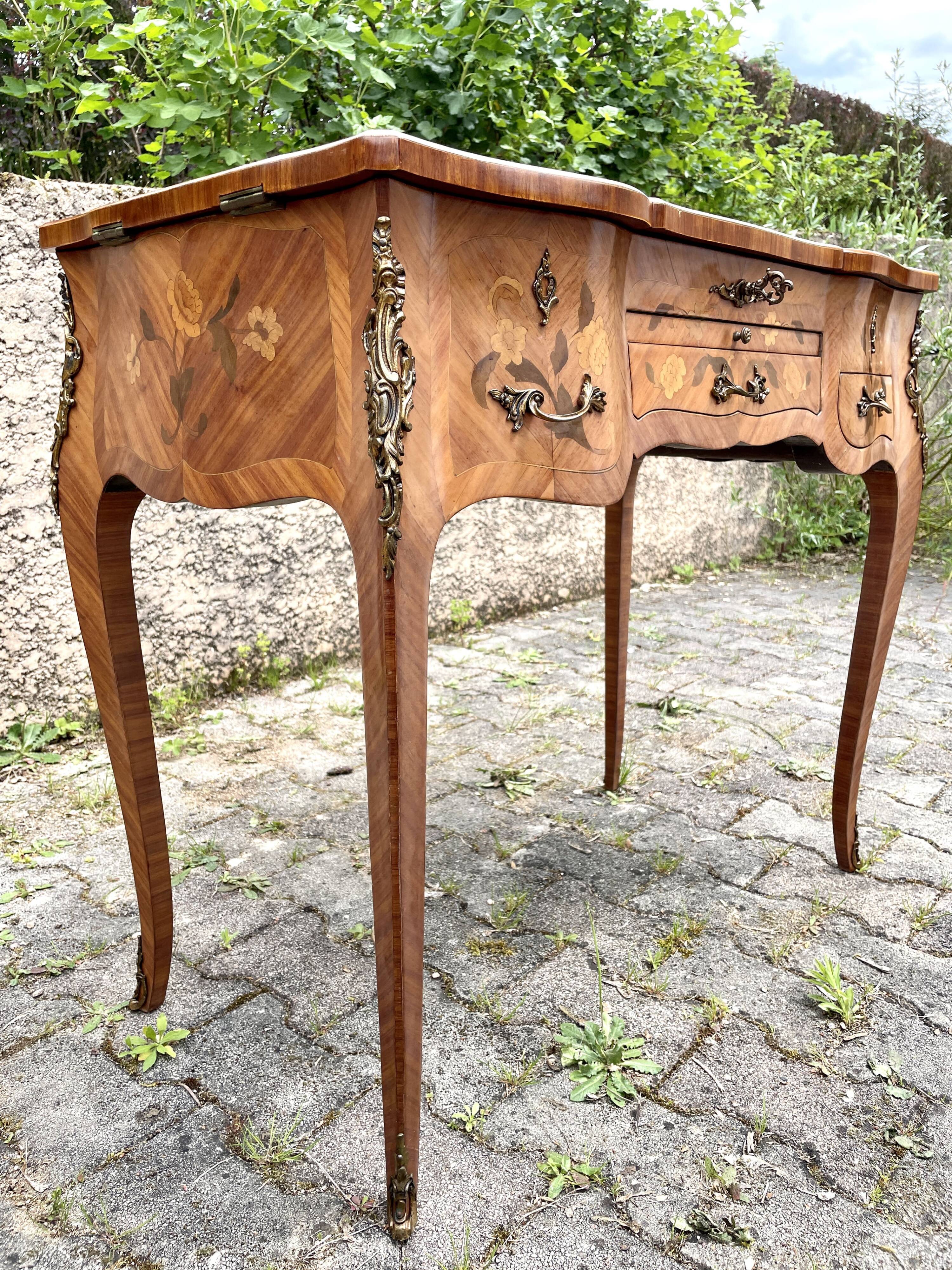 Coiffeuse marquetée de style Louis XV, XXème