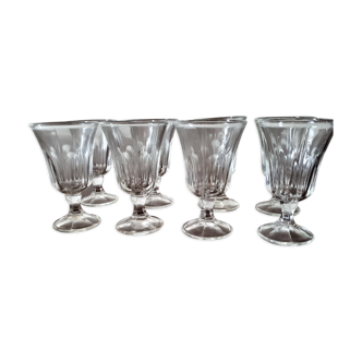 Lot de 8 verres à pied à digestifs anciens "vintage"