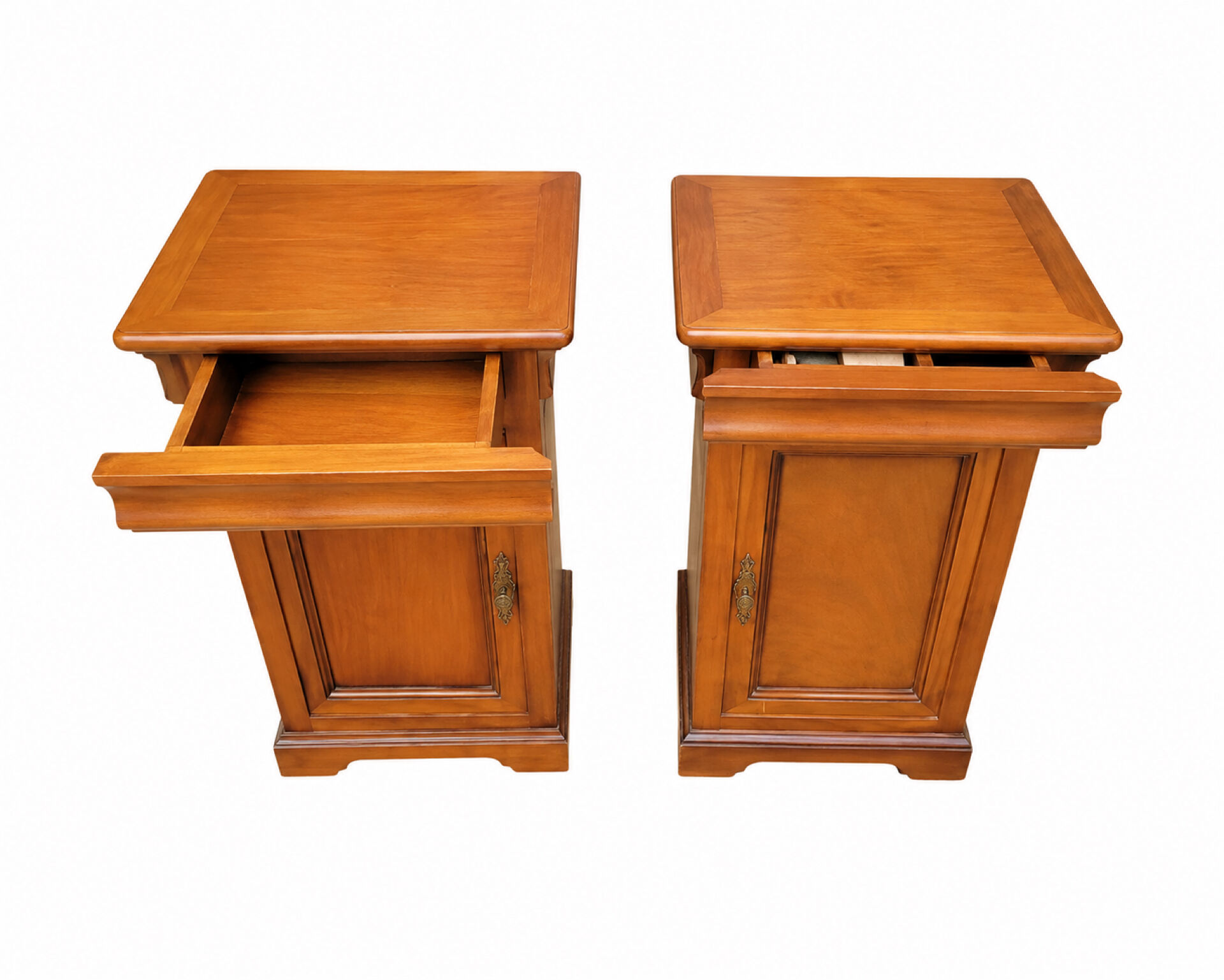 Pair of vintage bedside tables in solid cherry wood – Louis-Philippe style