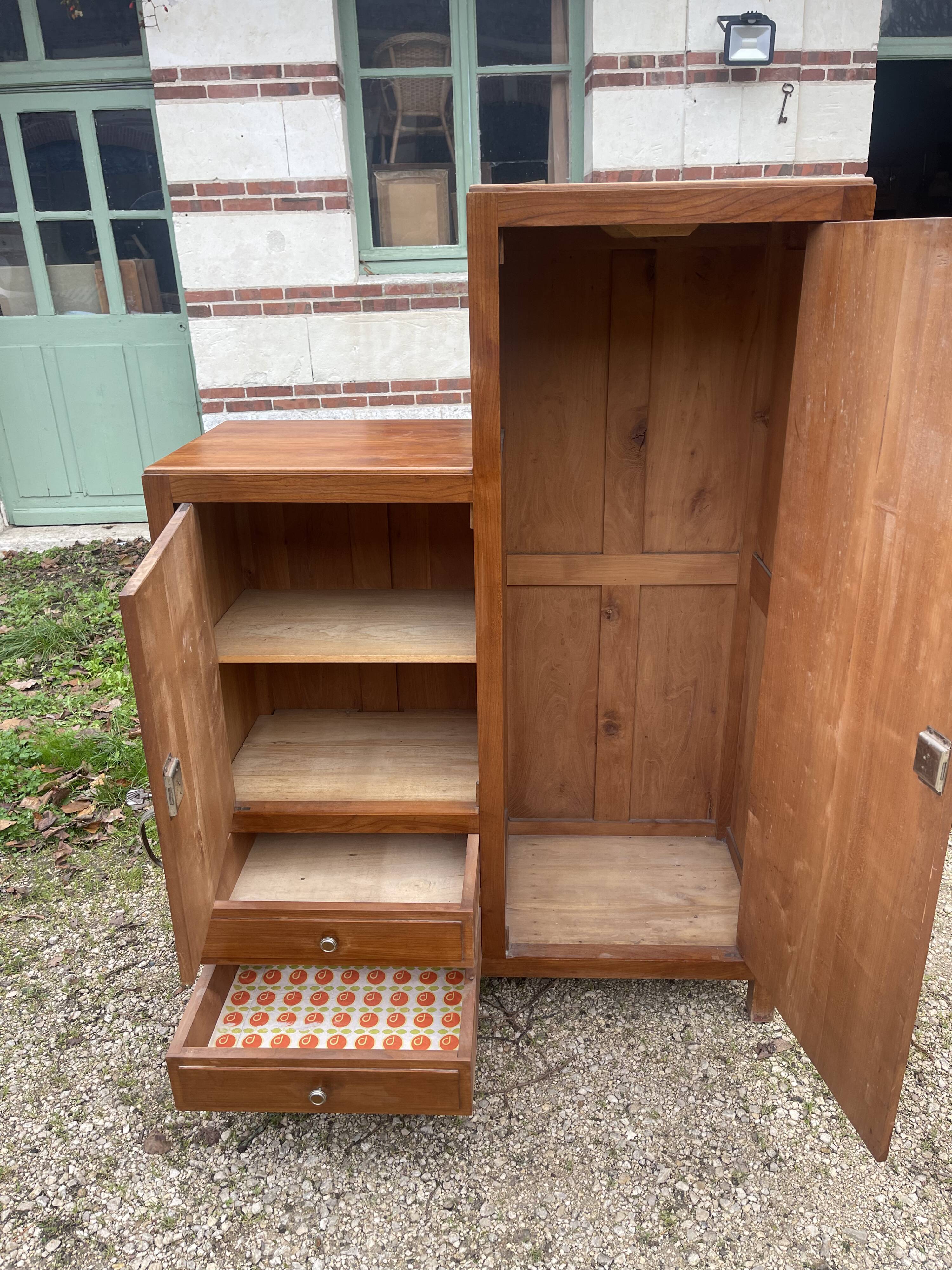 Asymmetrical cabinet