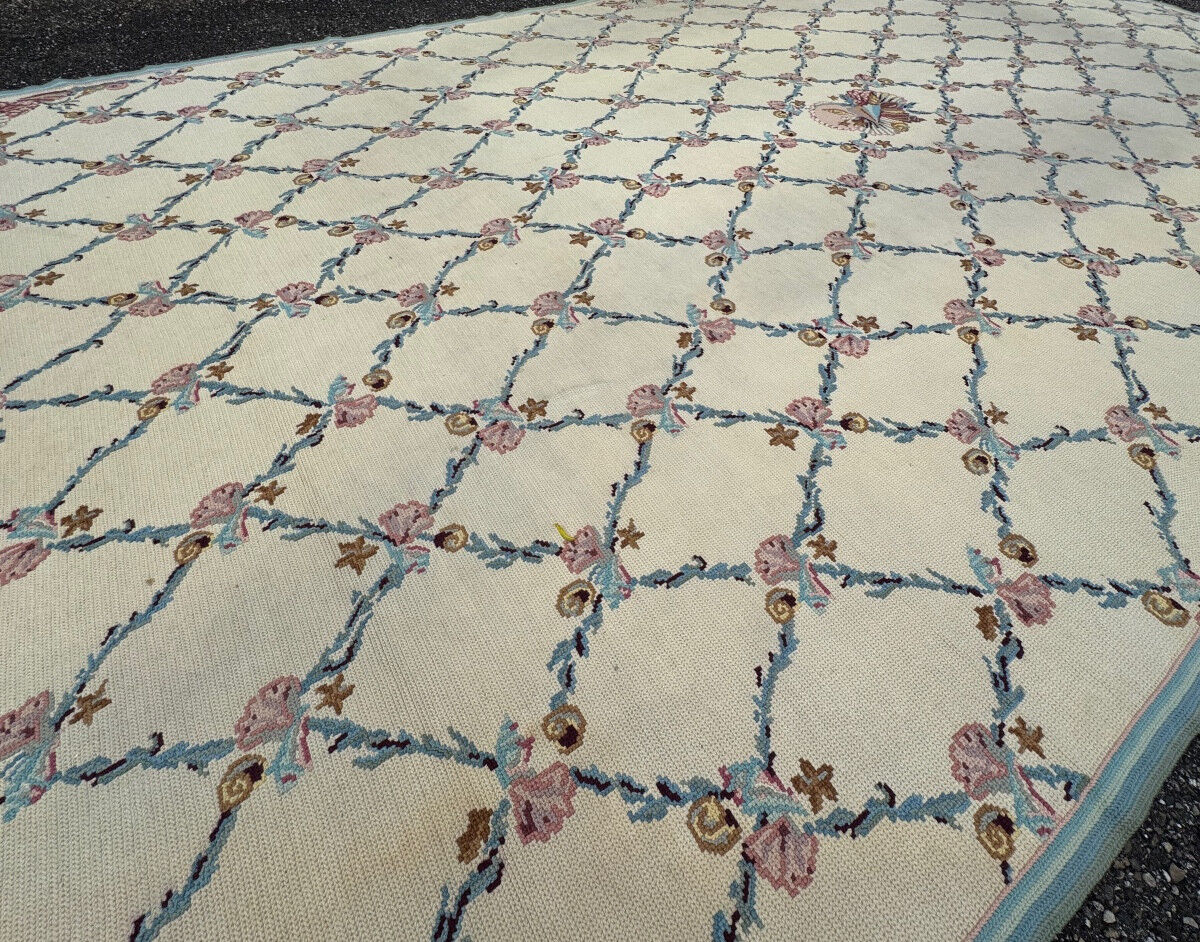 Rug with small dots 500x280 cm