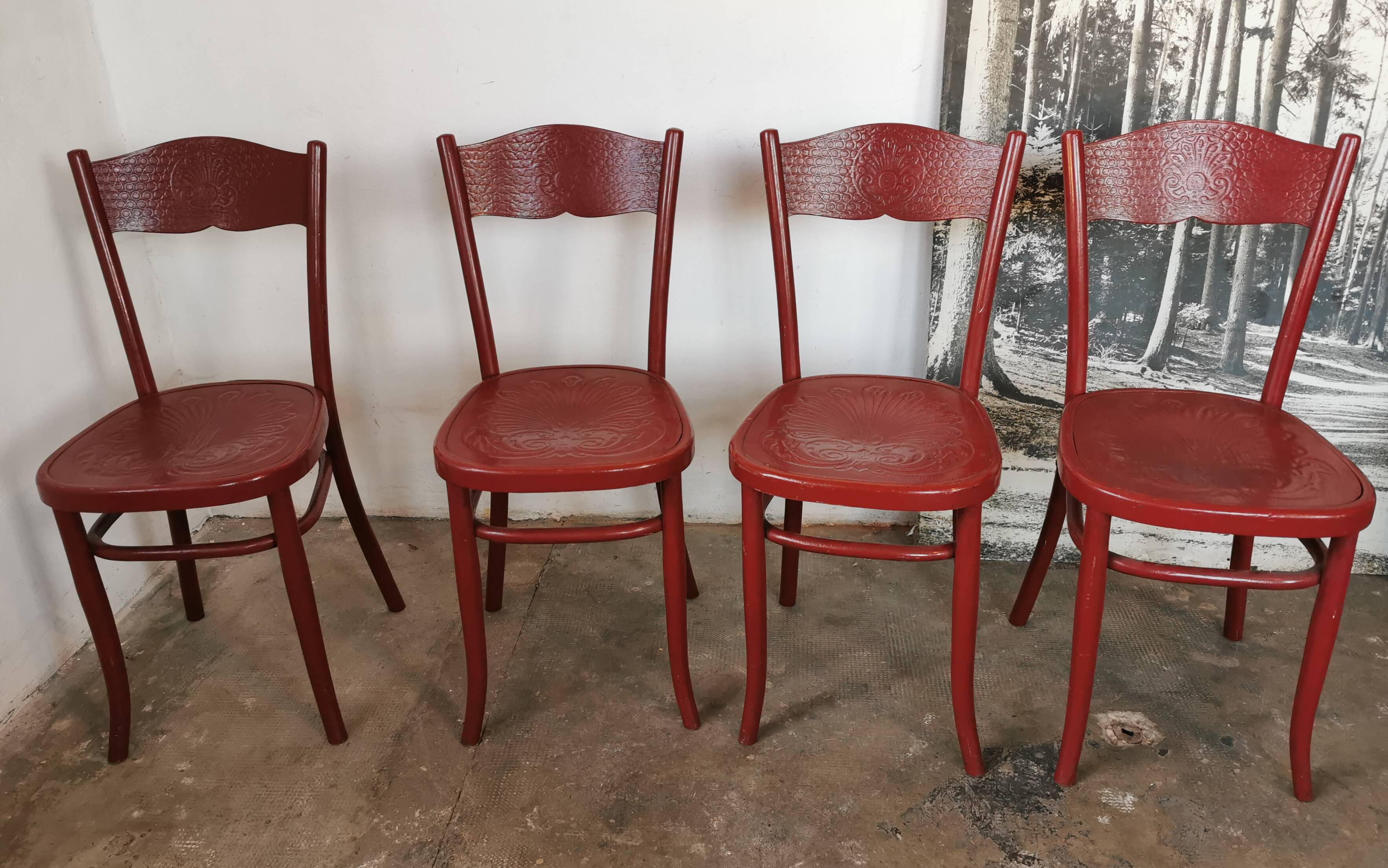 Set of 4 curved wooden bistro chairs Fischel