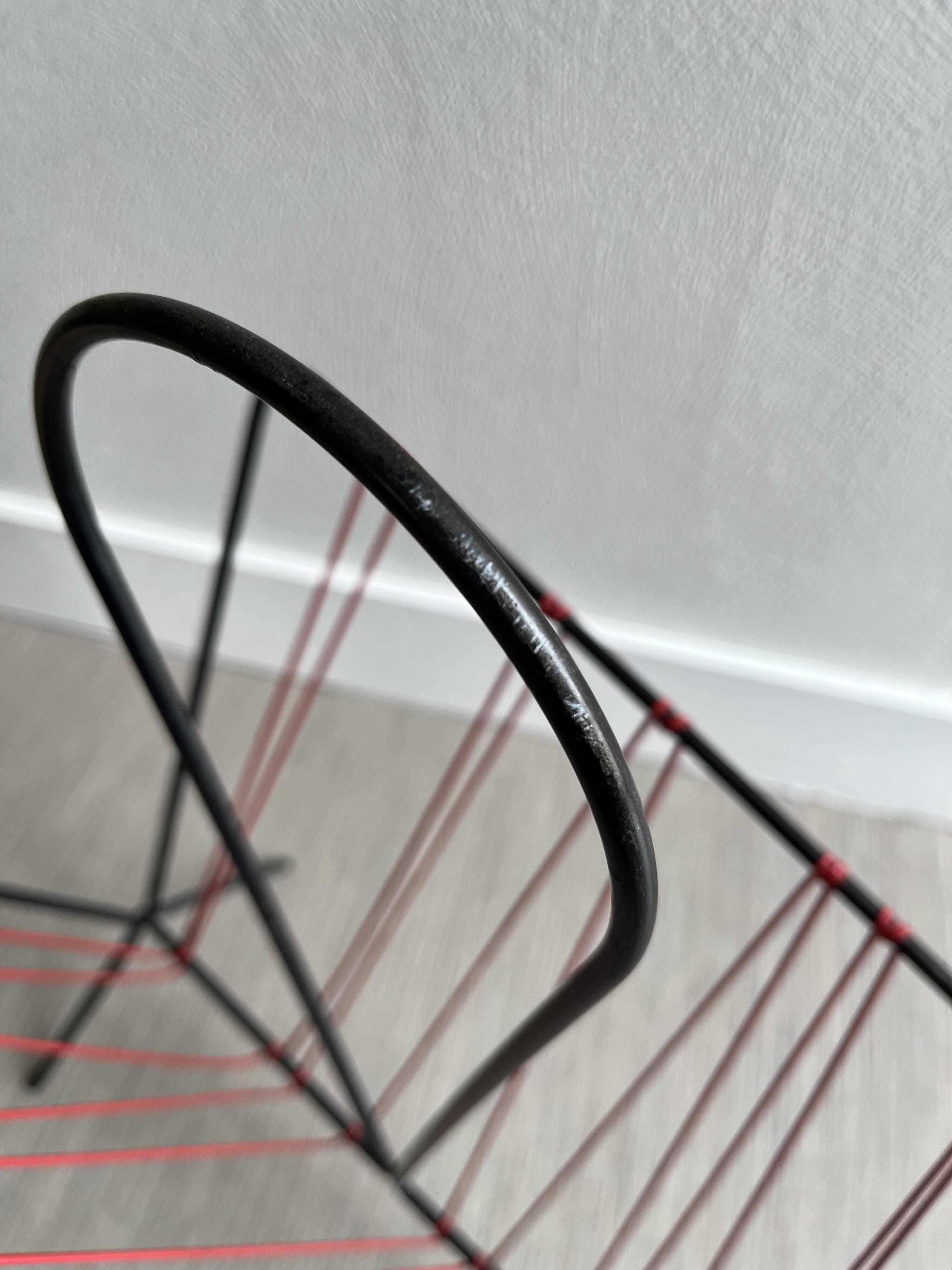 Vintage scoubidou magazine holder