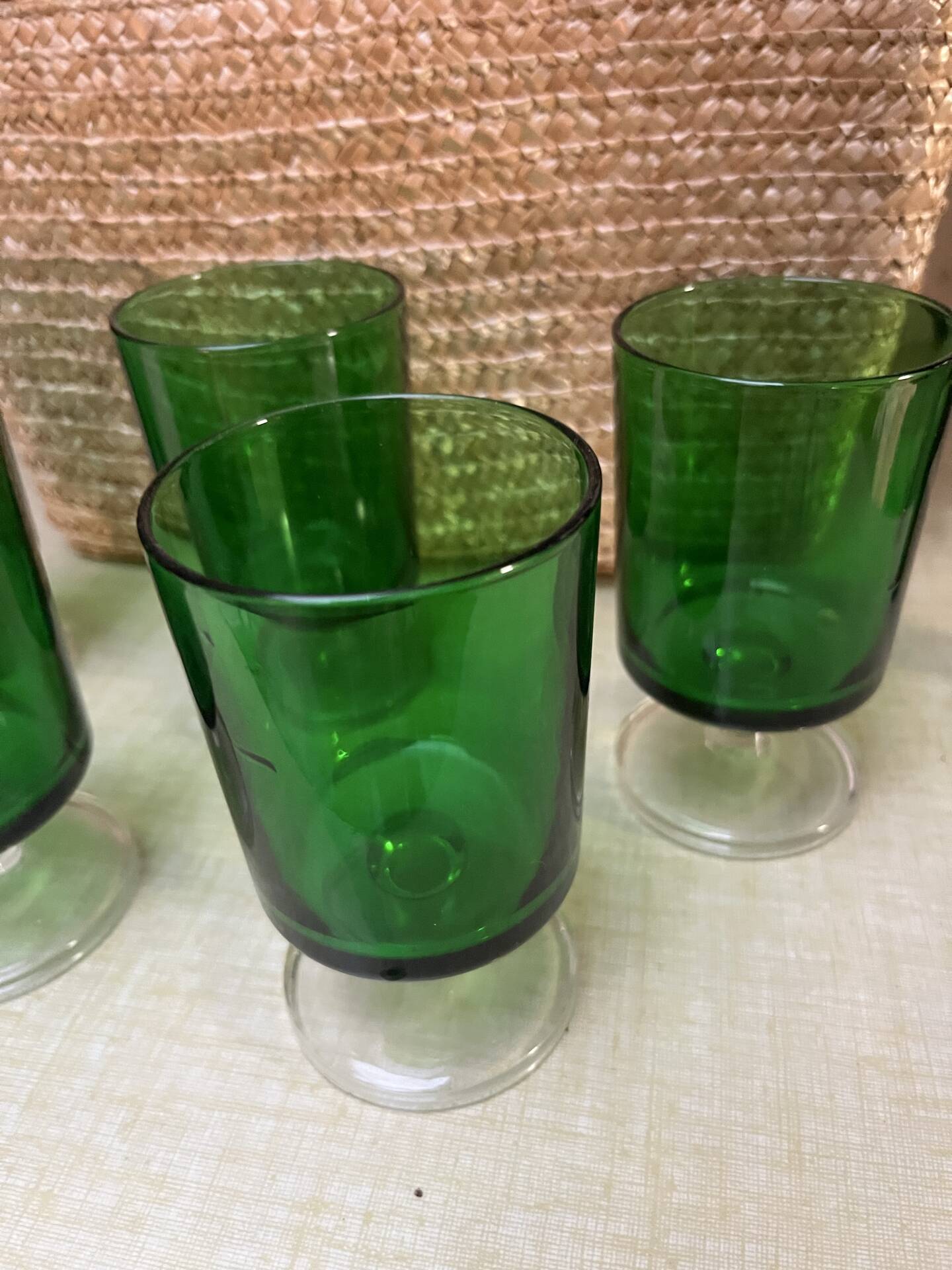 5 stemmed glasses