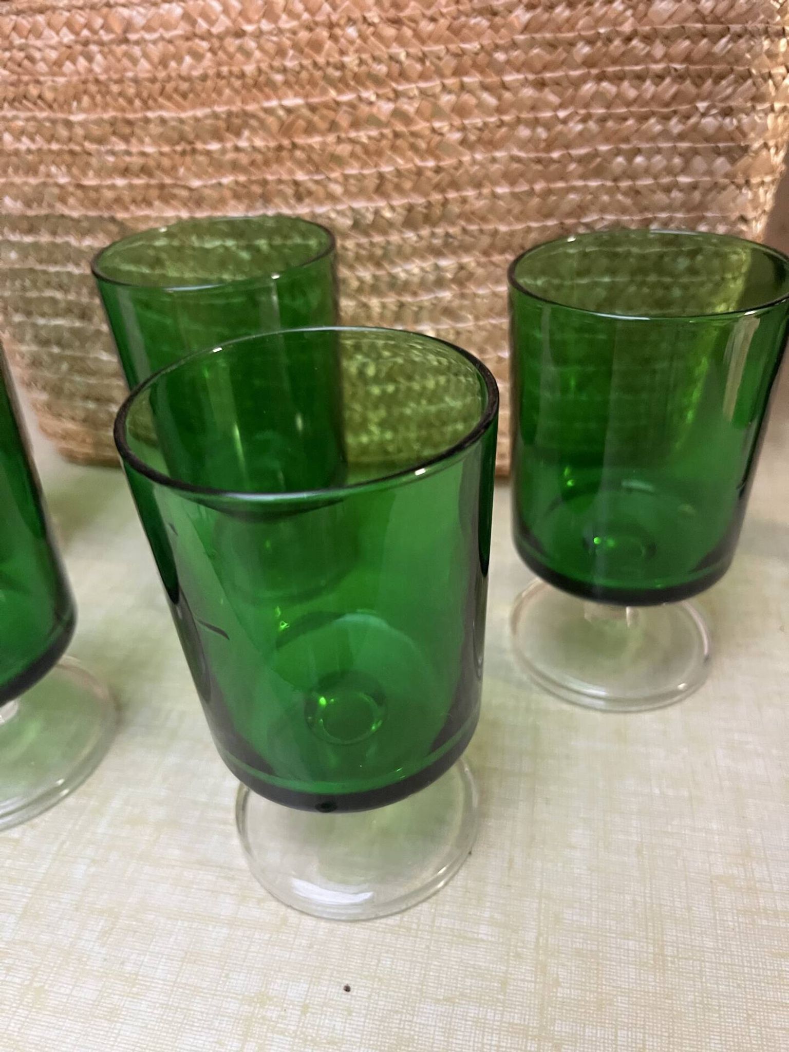 5 stemmed glasses