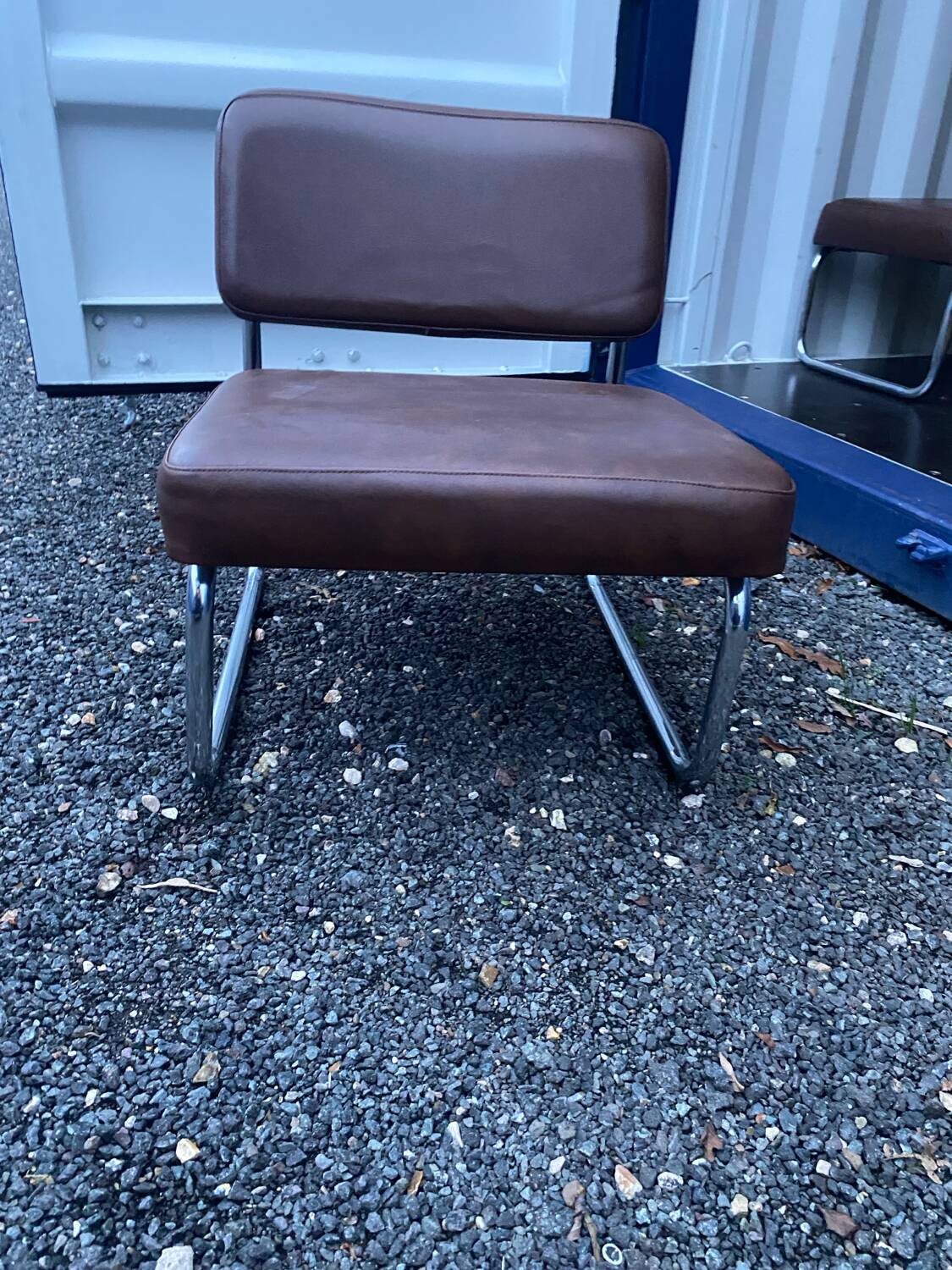 Vintage low cantilever armchair – Brown faux leather & tubular frame