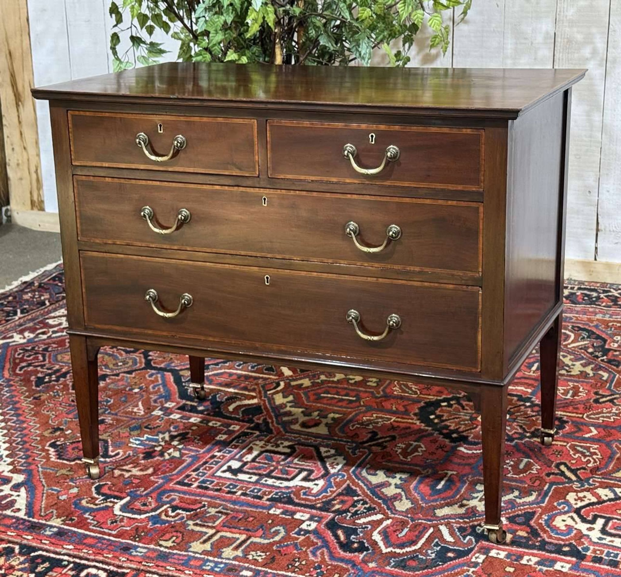 Commode anglaise en acajou et chêne, début XXème