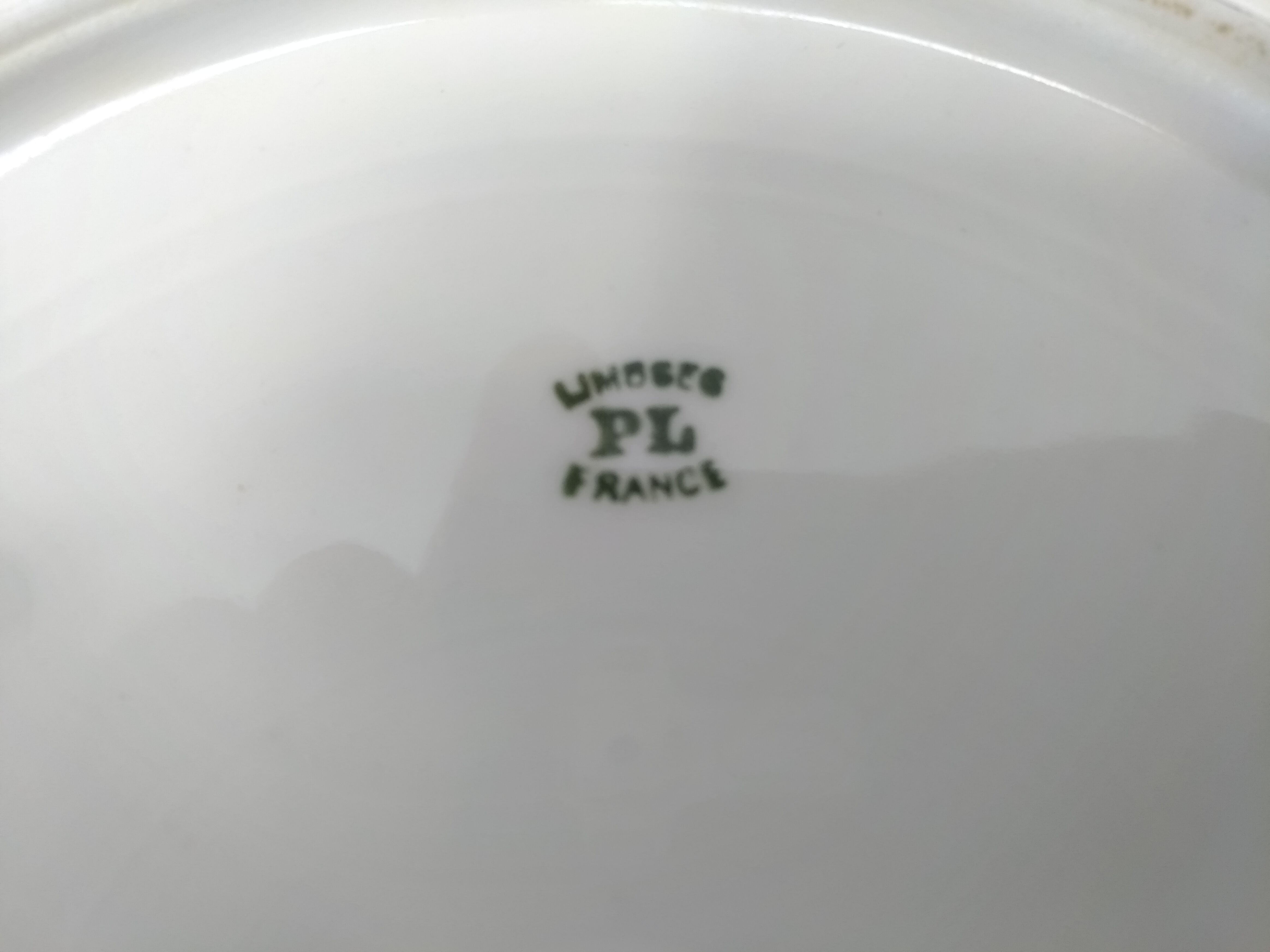 Assiettes en porcelaine de Limoges