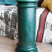 Pedestal column in green ceramic with flower and fruit decoration