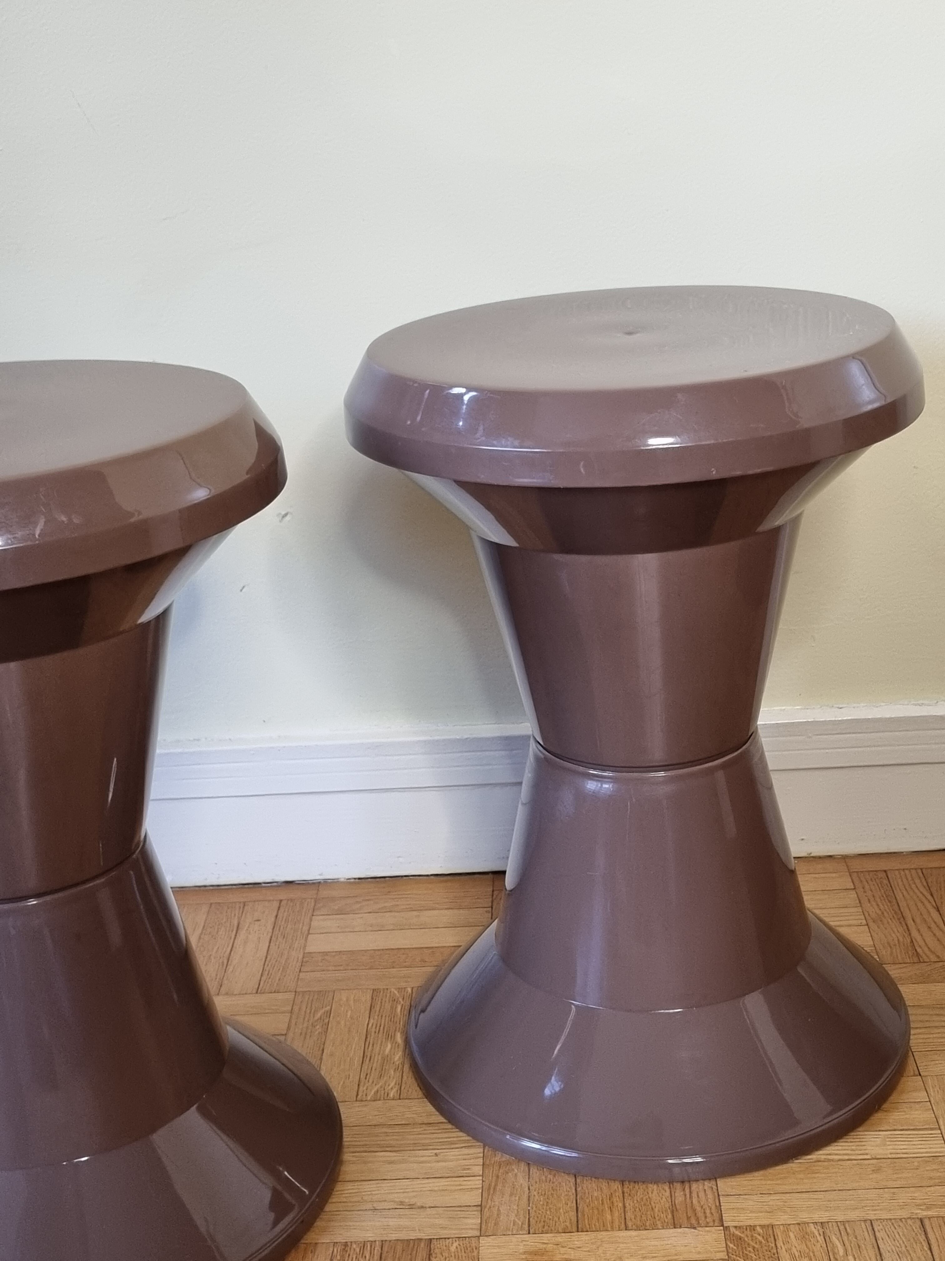 Pair of diabolo stools Giganplast, Italy, Space age