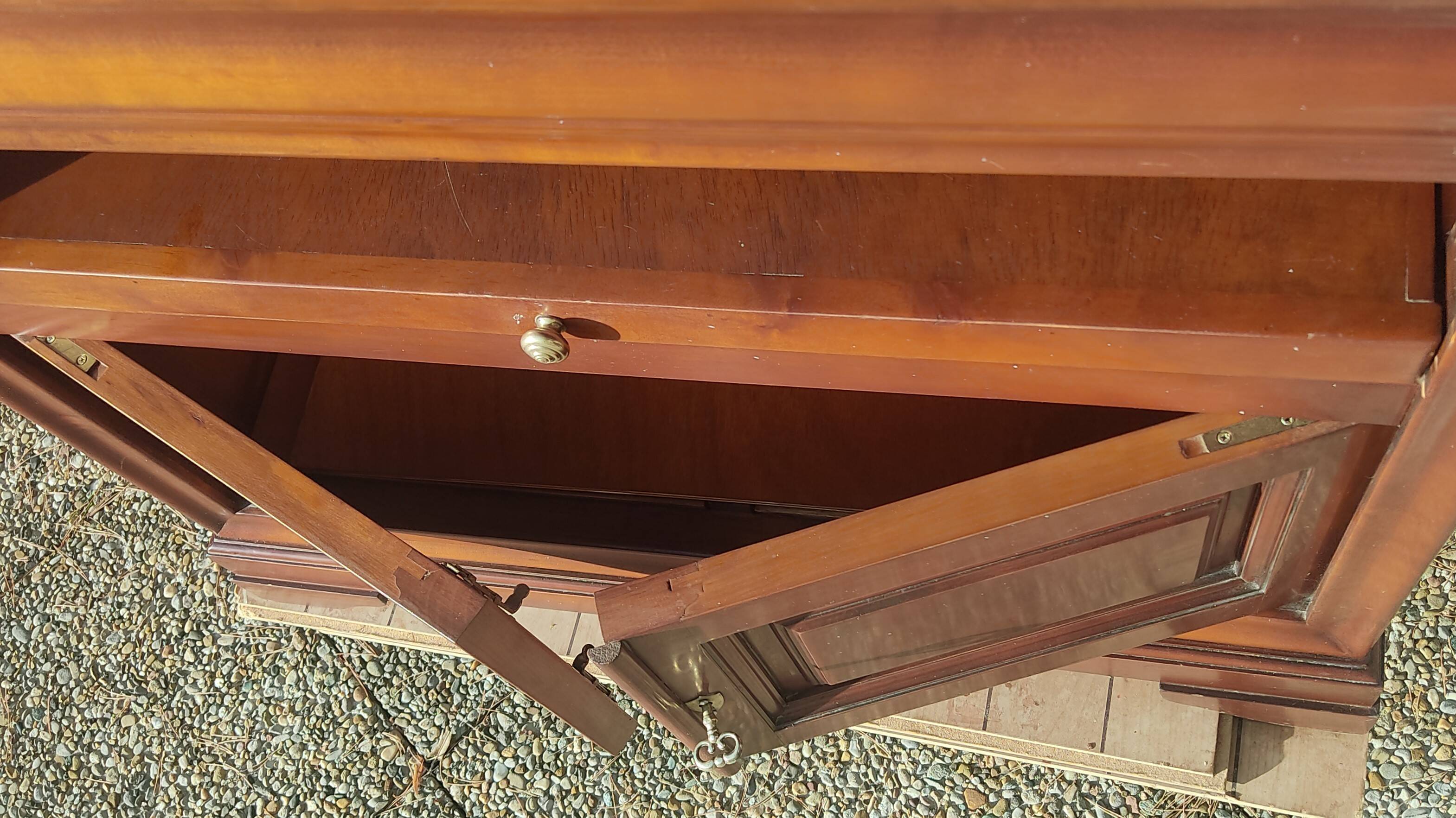 Tv cabinet 2 doors and 1 niche with Pull, in Cherry Solid Louis Philippe style.