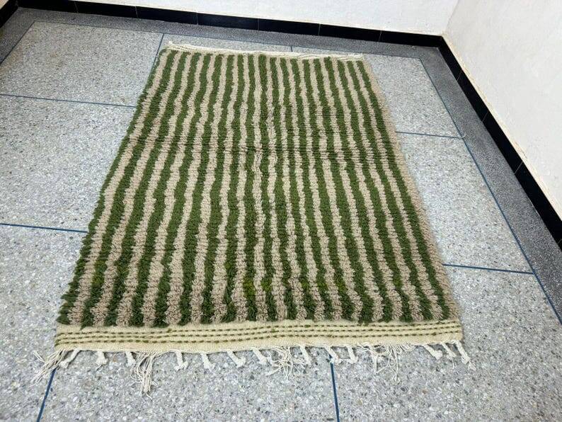 Handmade natural wool rug size 200 x 300 cm