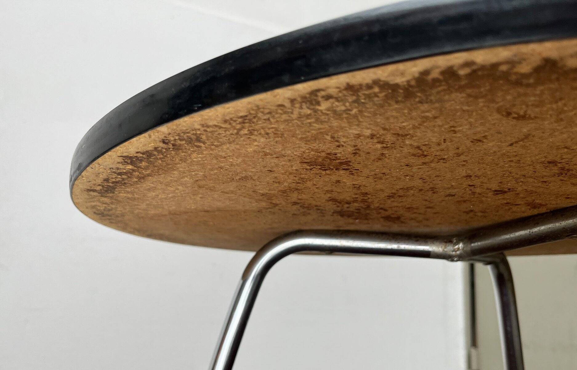 Mid-century German tubular steel table by Mauser Werke Waldeck.