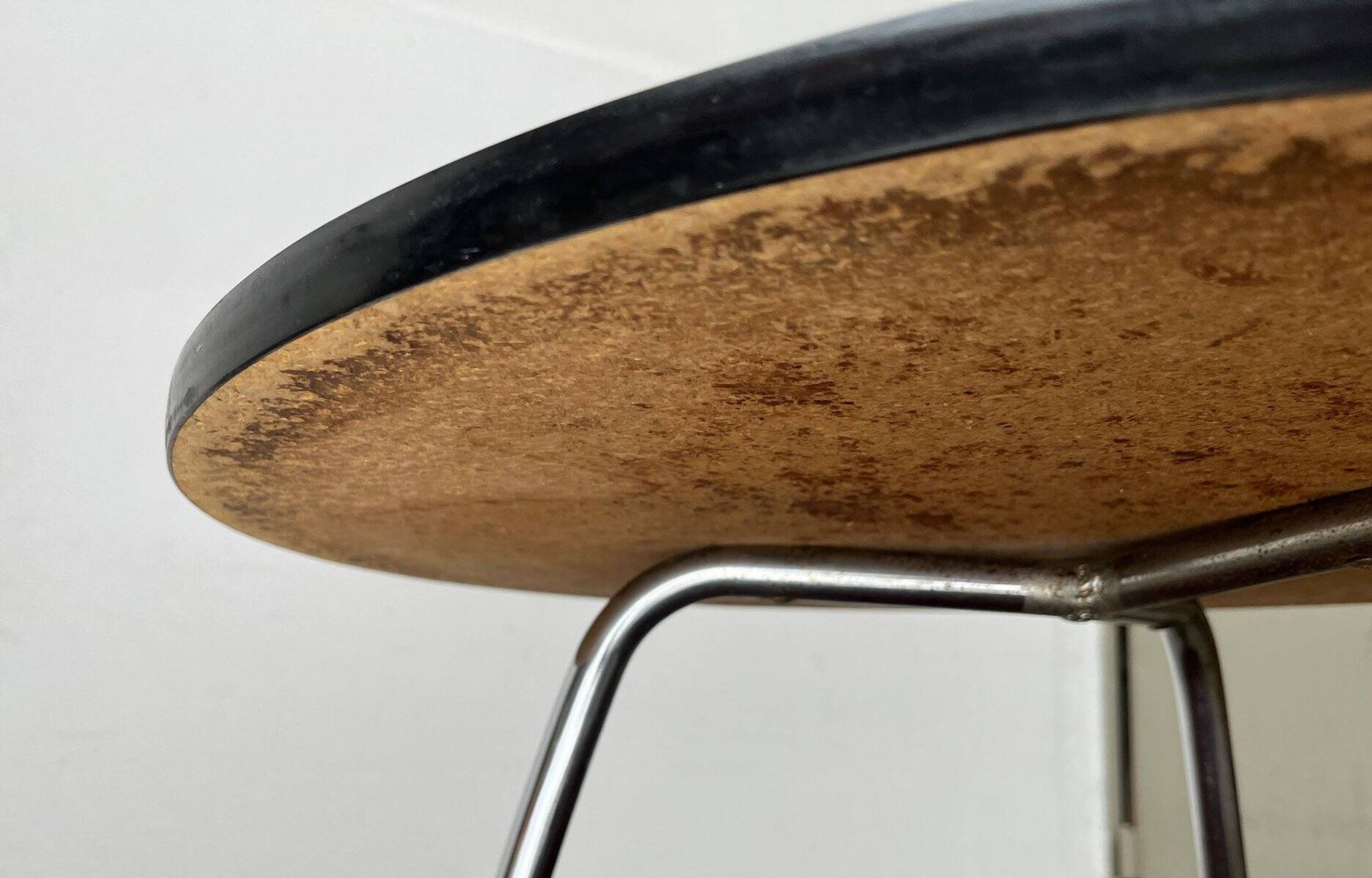 Mid-century German tubular steel table by Mauser Werke Waldeck.