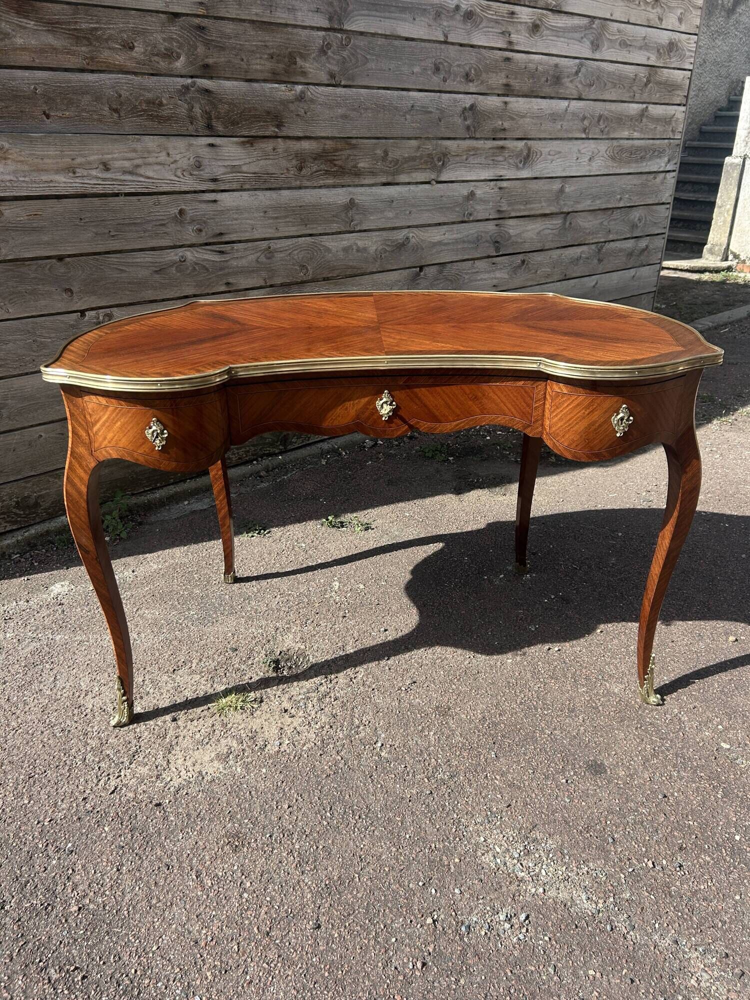 Curved flat desk in Louis XV style