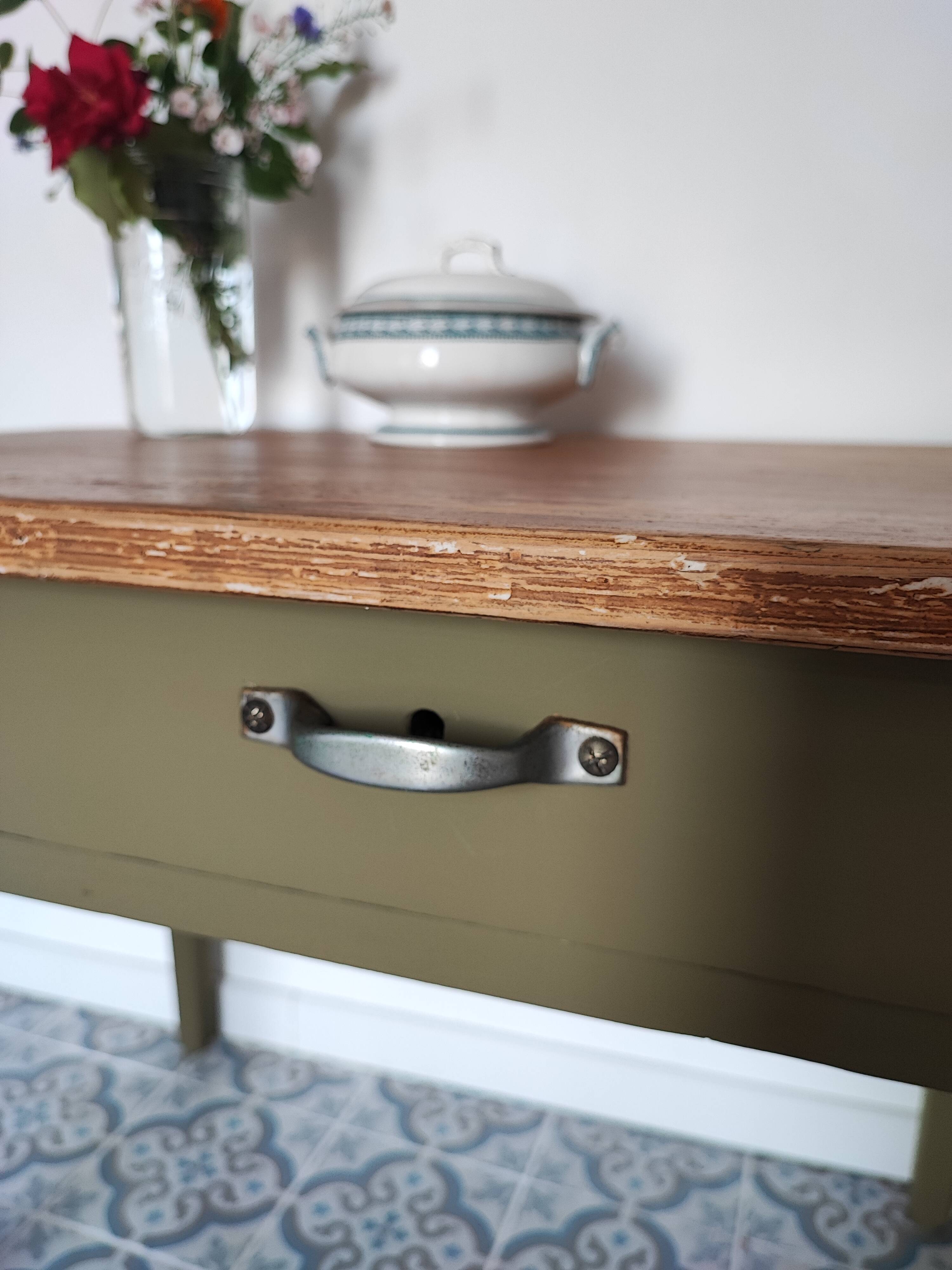 Khaki farm table