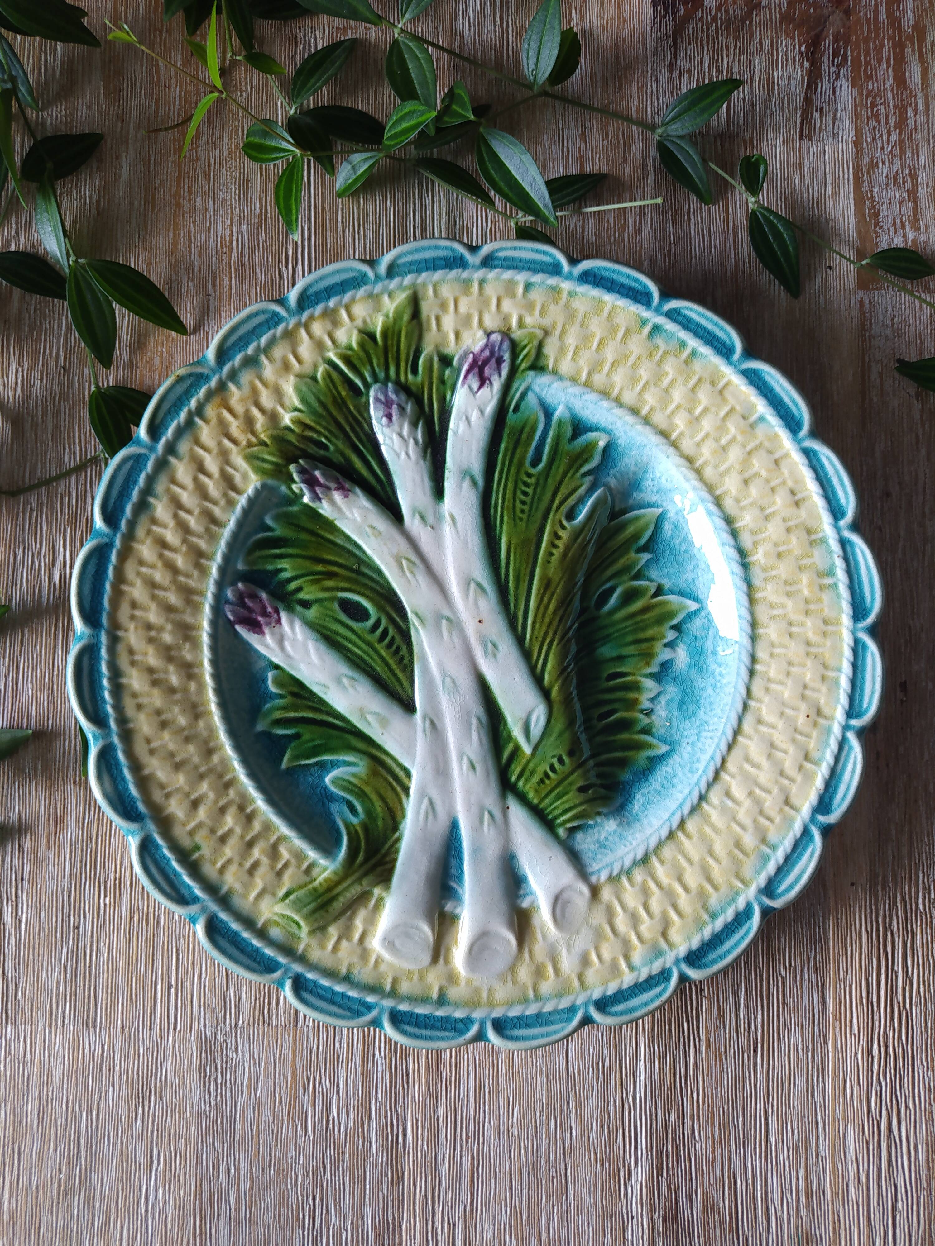 Assiette vintage barbotine asperges