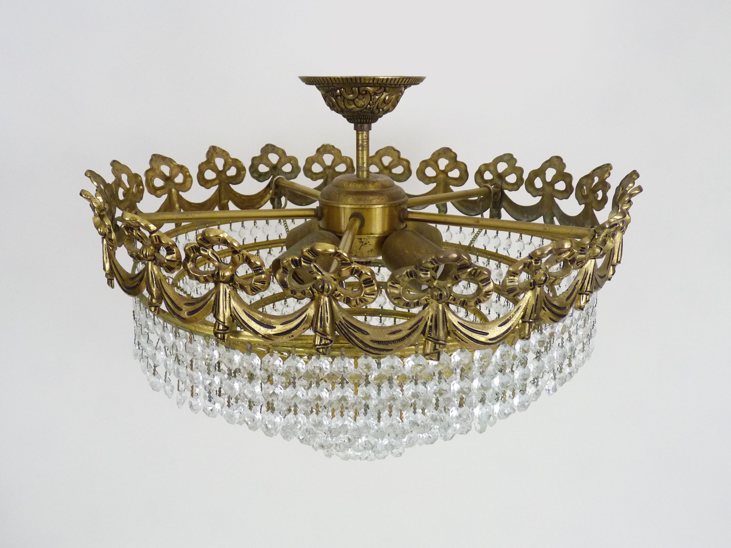 Old chandelier, bronze crown ceiling lamp, 8 floors, 4 lights, glass grapevines, year 70/80
