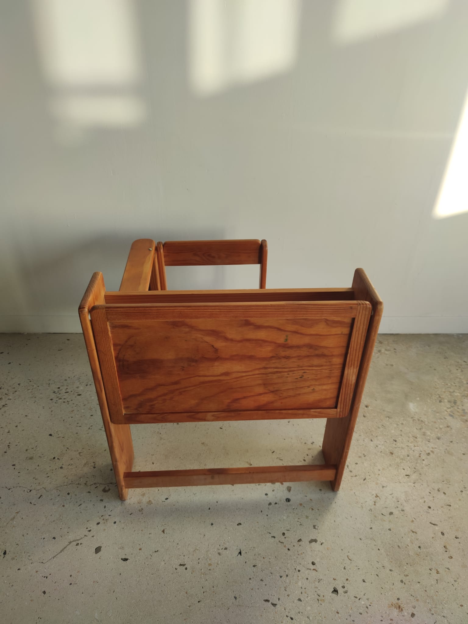 Foldable pine children's desk