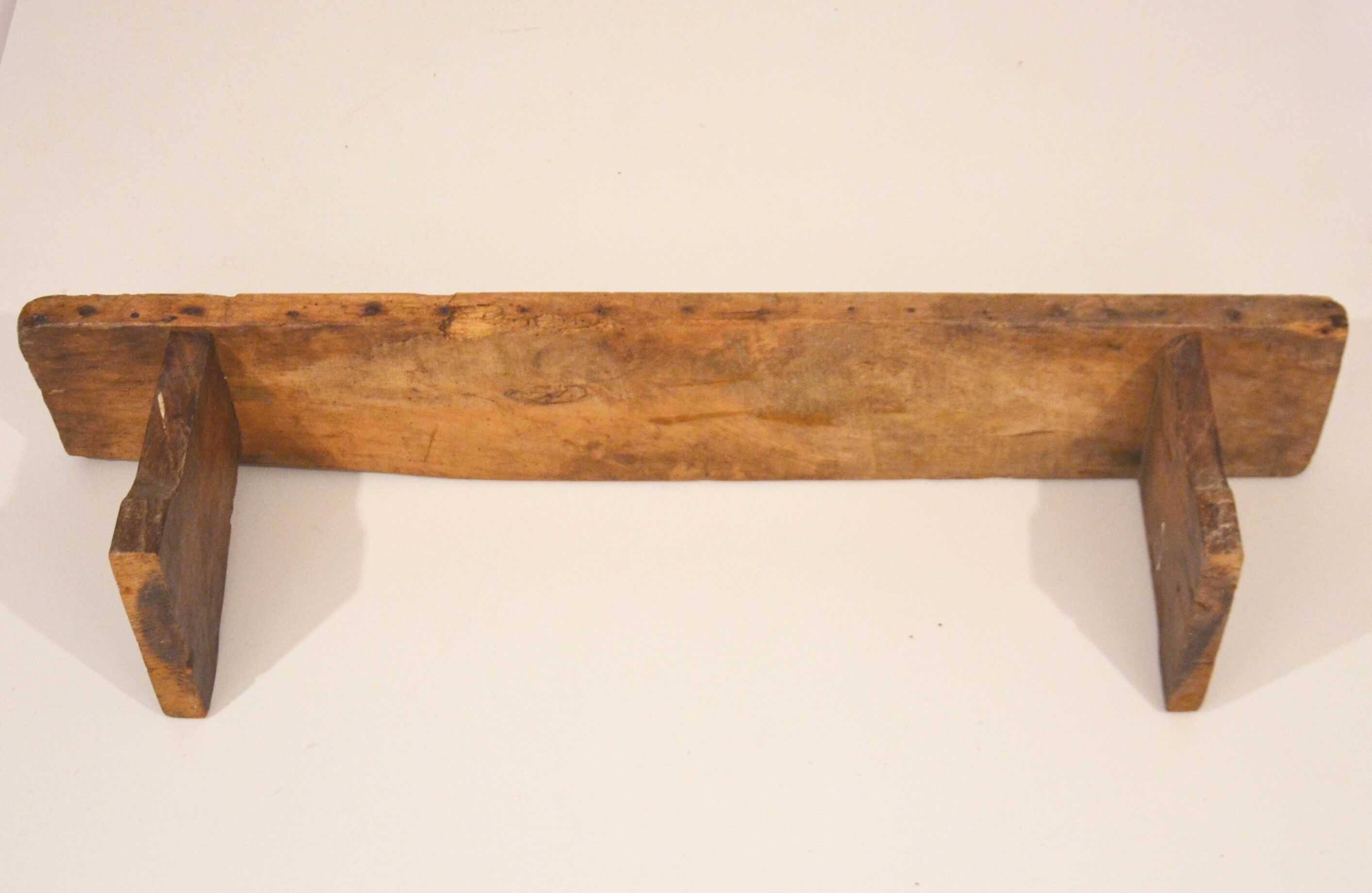 Banc ancien de ferme enfant