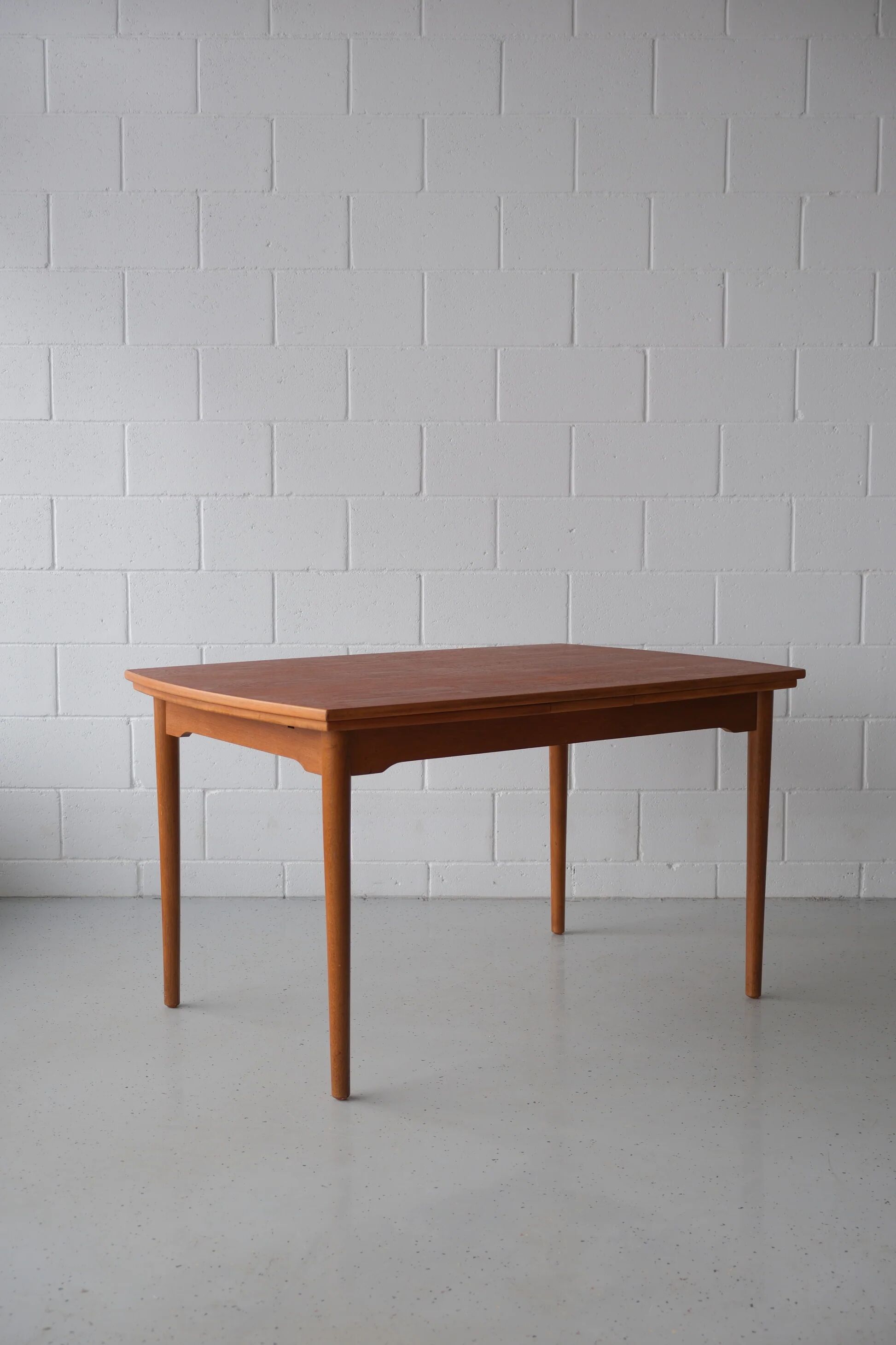 Table à manger en chêne danois et teck