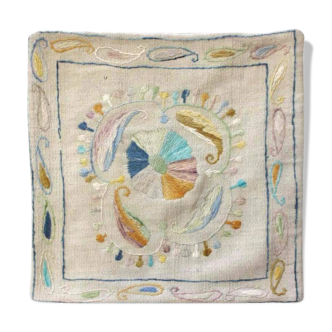 Coussin brode at main 50 x 50 cm