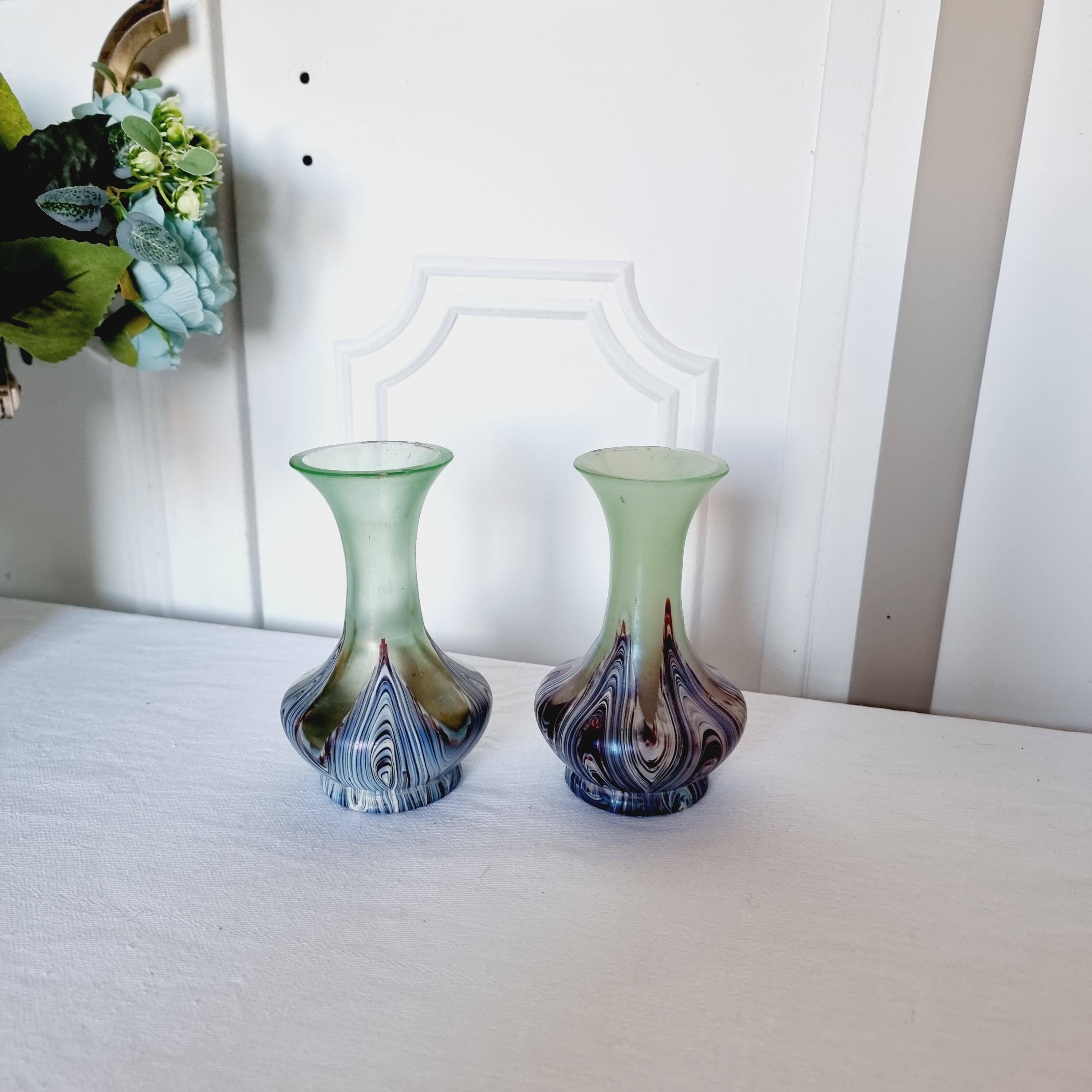 2 exclusive Loetz Violet vases in Bohemian crystal from 1899.