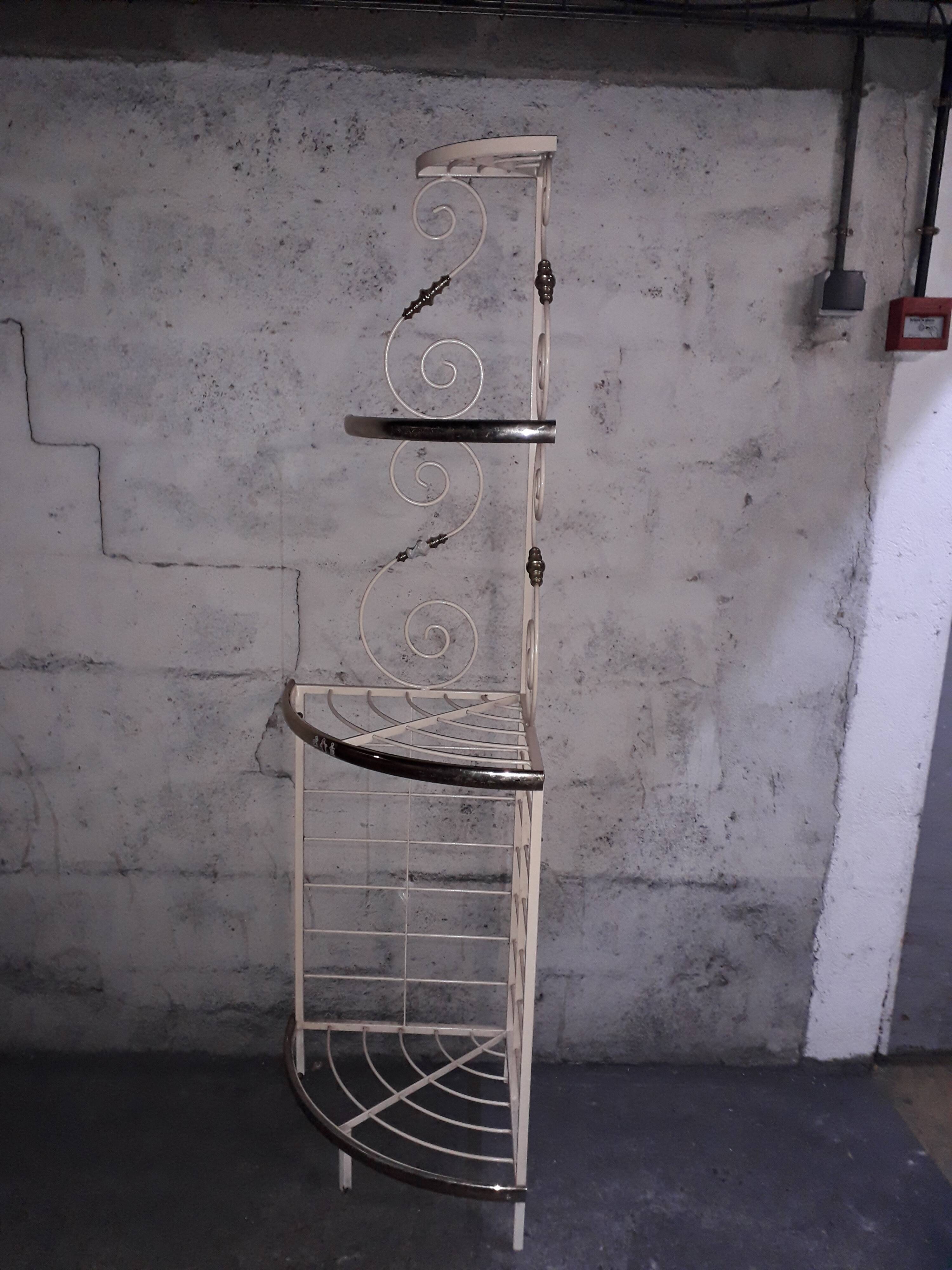 Metal corner shelf