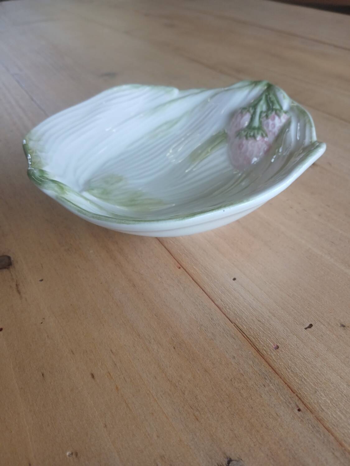 Barbotine strawberry bowl