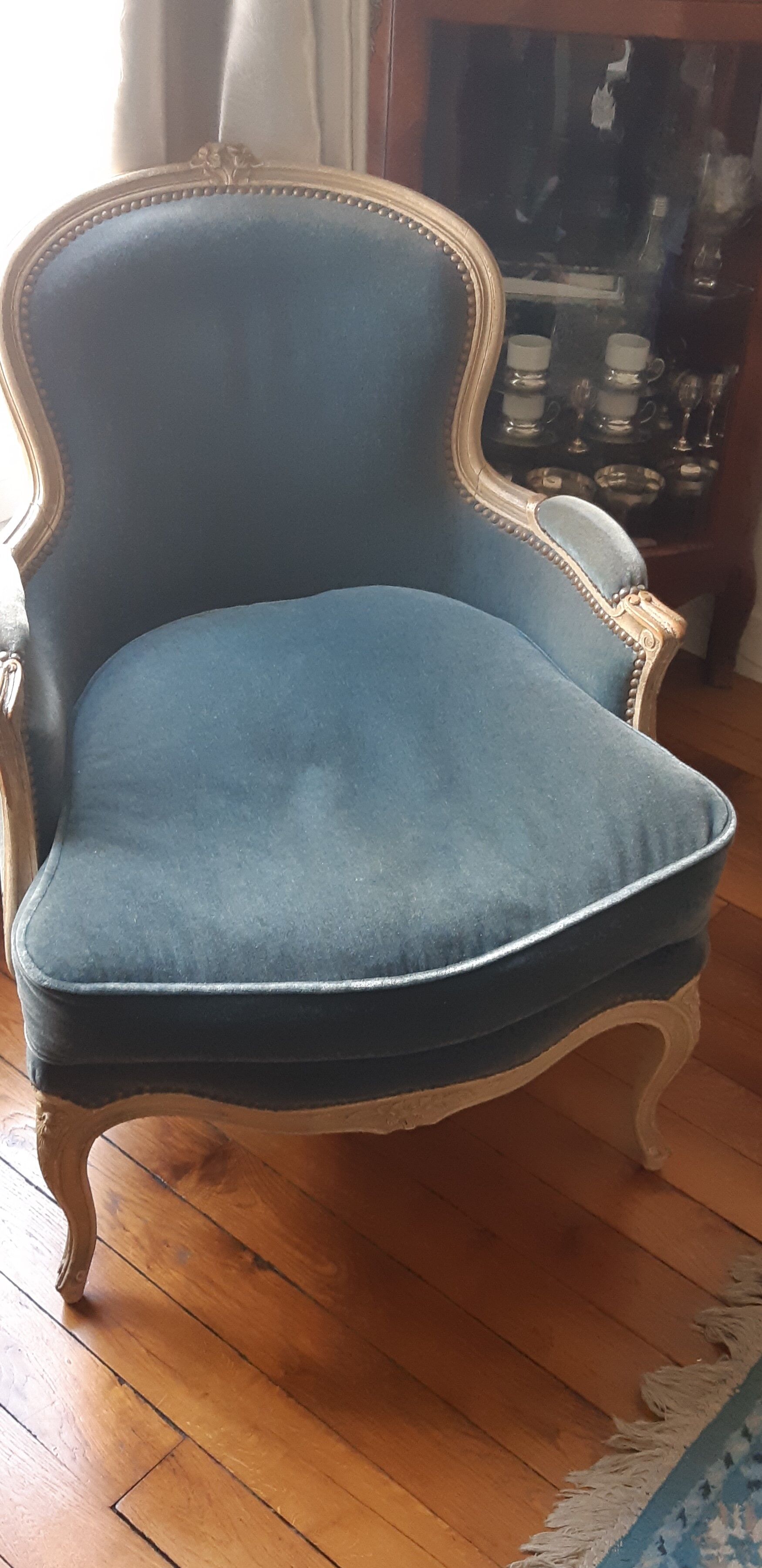Paire de fauteuils bergères de style Louis XV