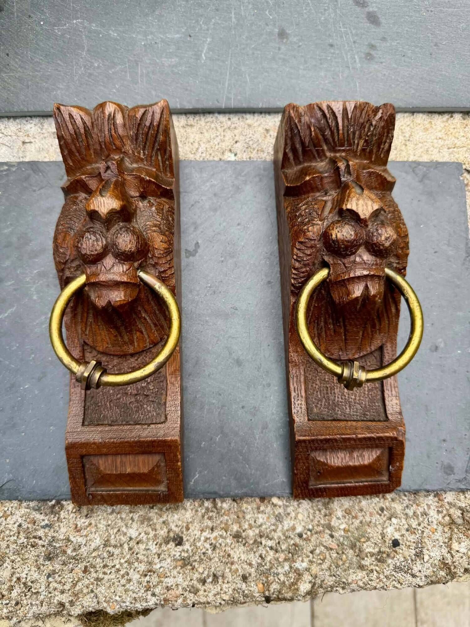 Pair of consoles, corbels, wooden and brass lion supports, 19th century.