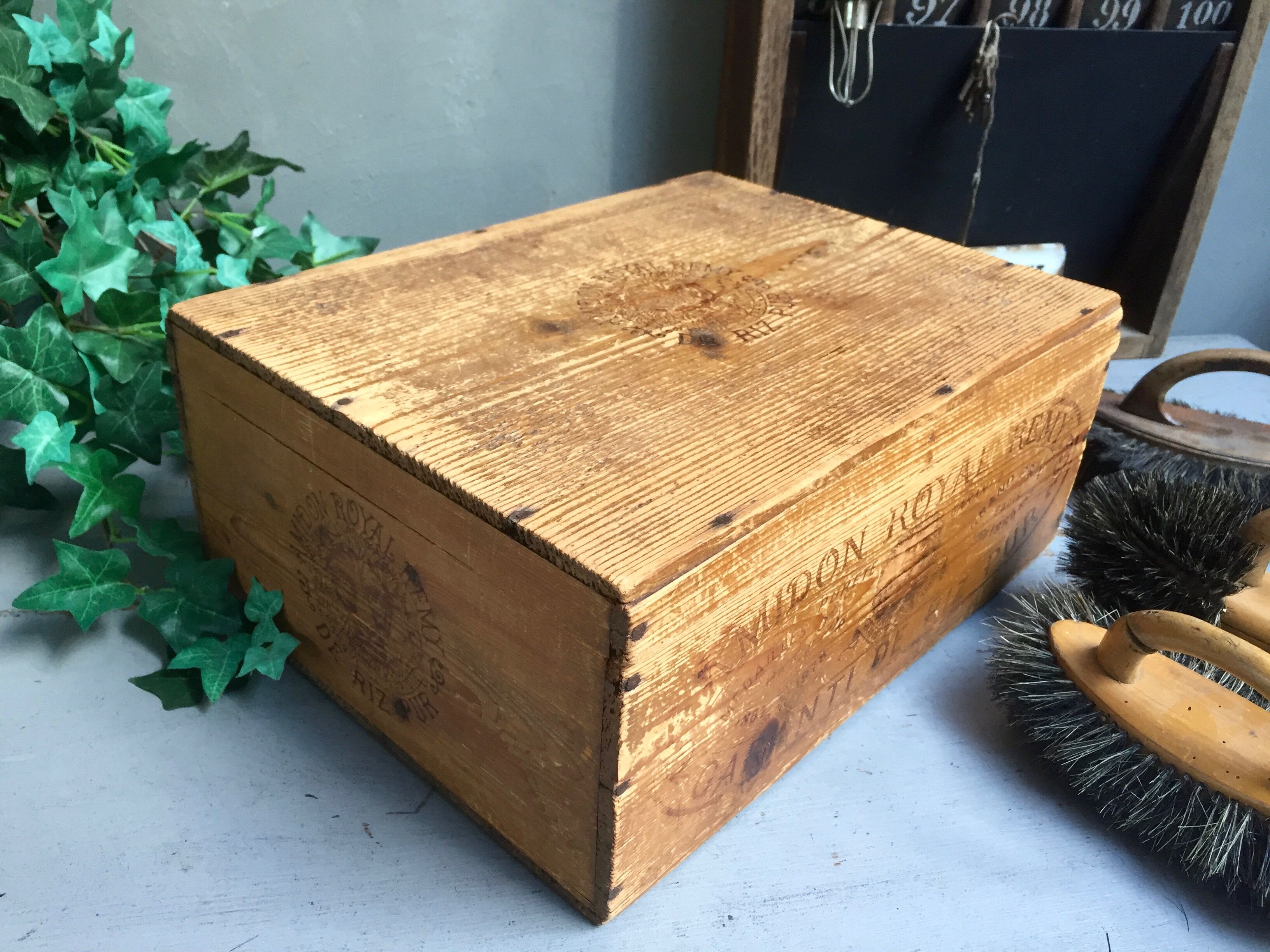 Former "starch Royal Remy" wooden box