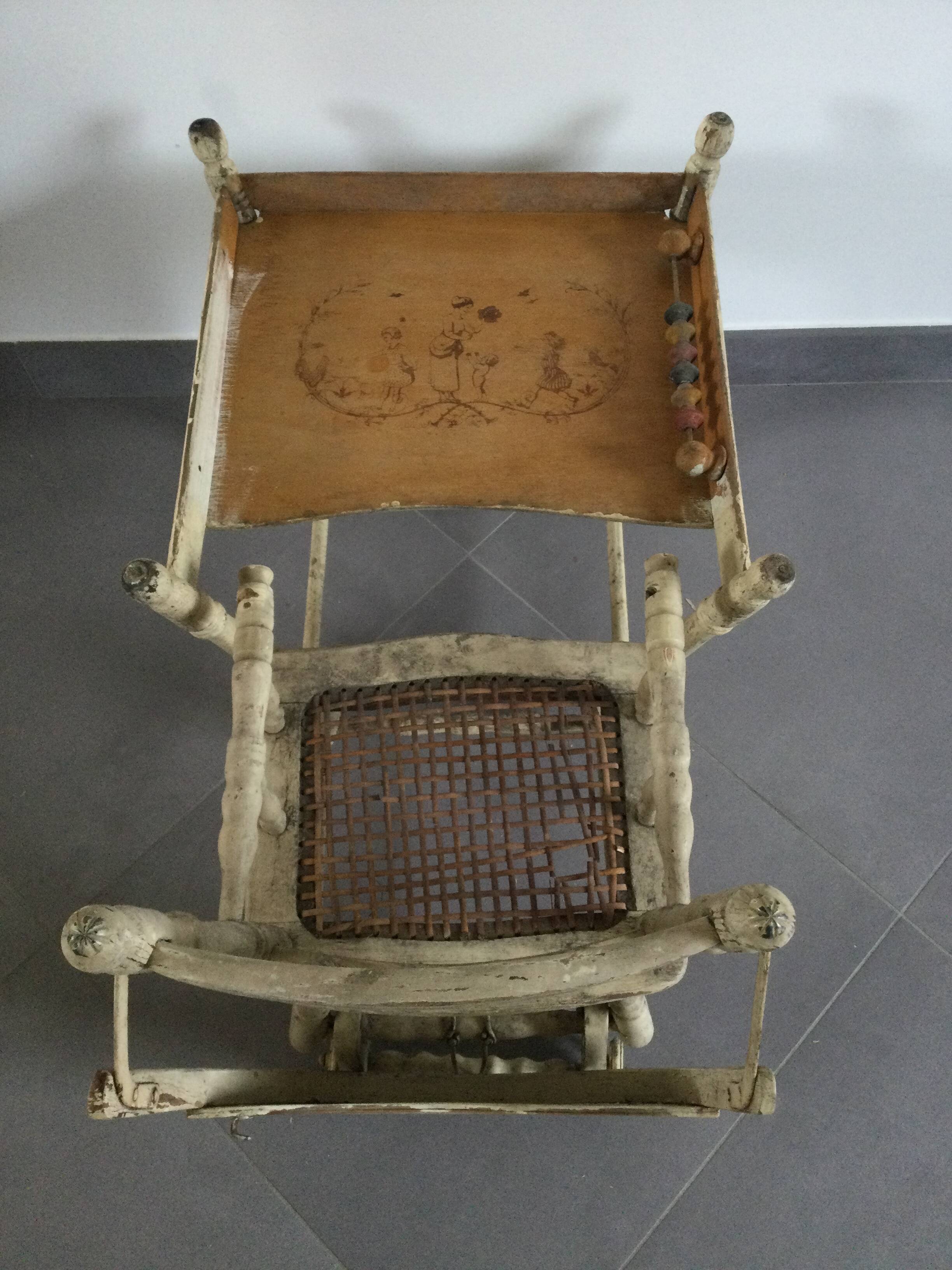 Chaise haute ancienne