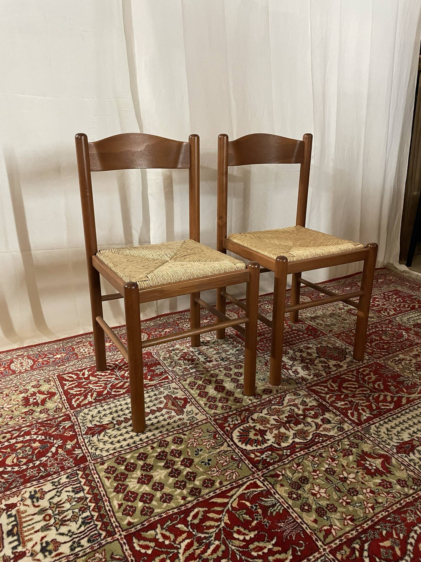 36 chaises vintage en hêtre et paille – Vente par lots – Grande série 