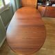 Extendable oval table
