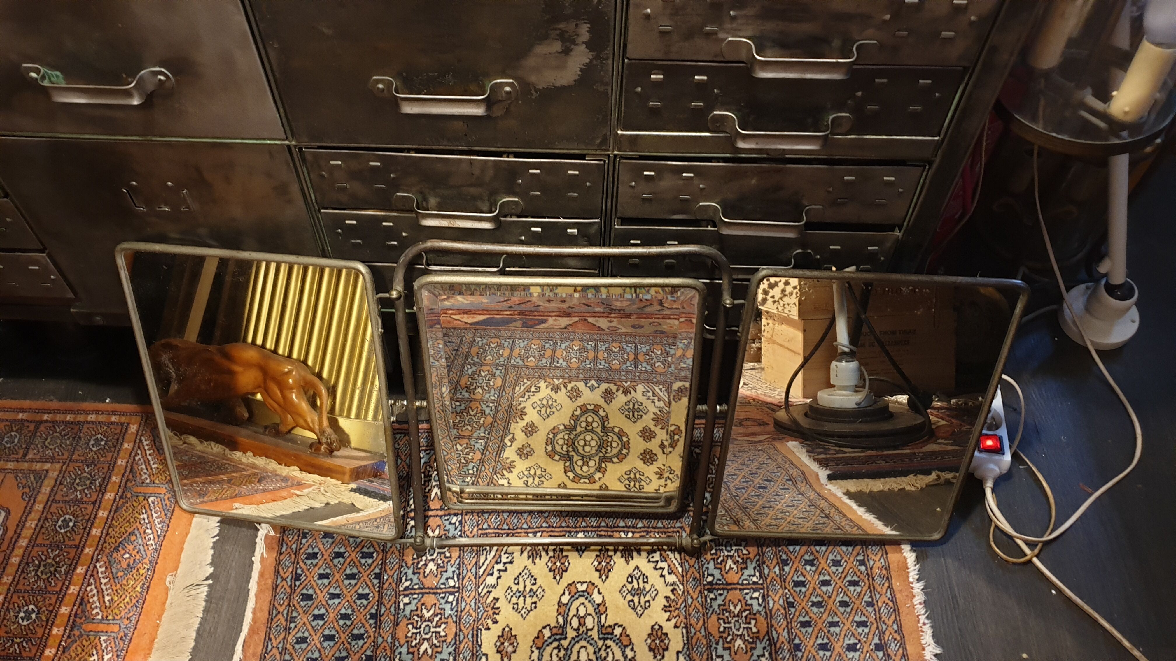 Hairdresser's mirror