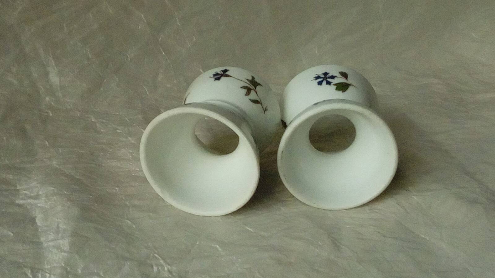 Diabolo porcelain egg cup with barbell decoration