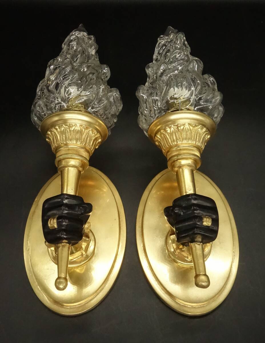 Pair of torchiere wall lights with hands - gilded bronze and black patina